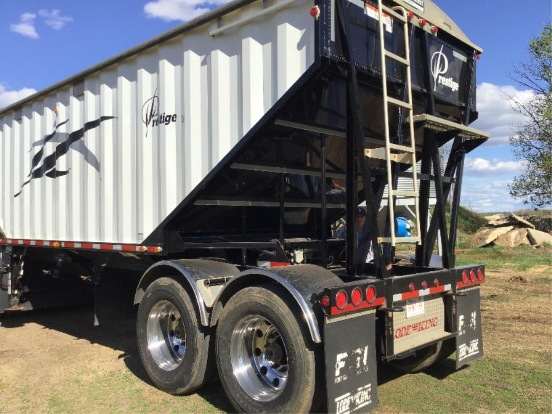 2017 Lode King Prestige Super-B Grain Trailers Dual Cranks, 24.5 Alumium wheels, Michels Roll Tarp - Image 6 of 11