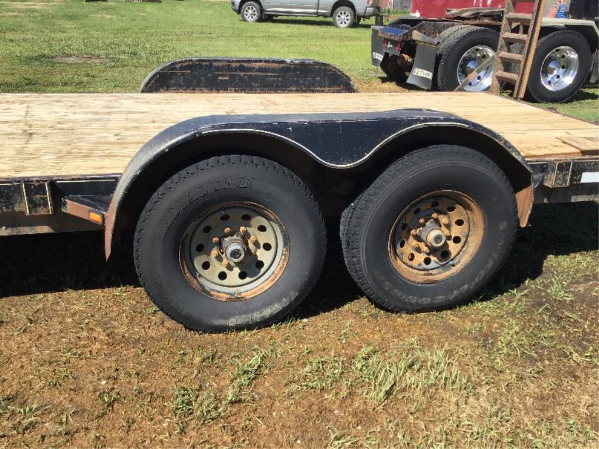 2007 16Ft T/A Car Hauler Trailer VIN# 4TGF1620271046247 spare tire, 7000lb axles, 235/80R16 Tires - Image 5 of 9