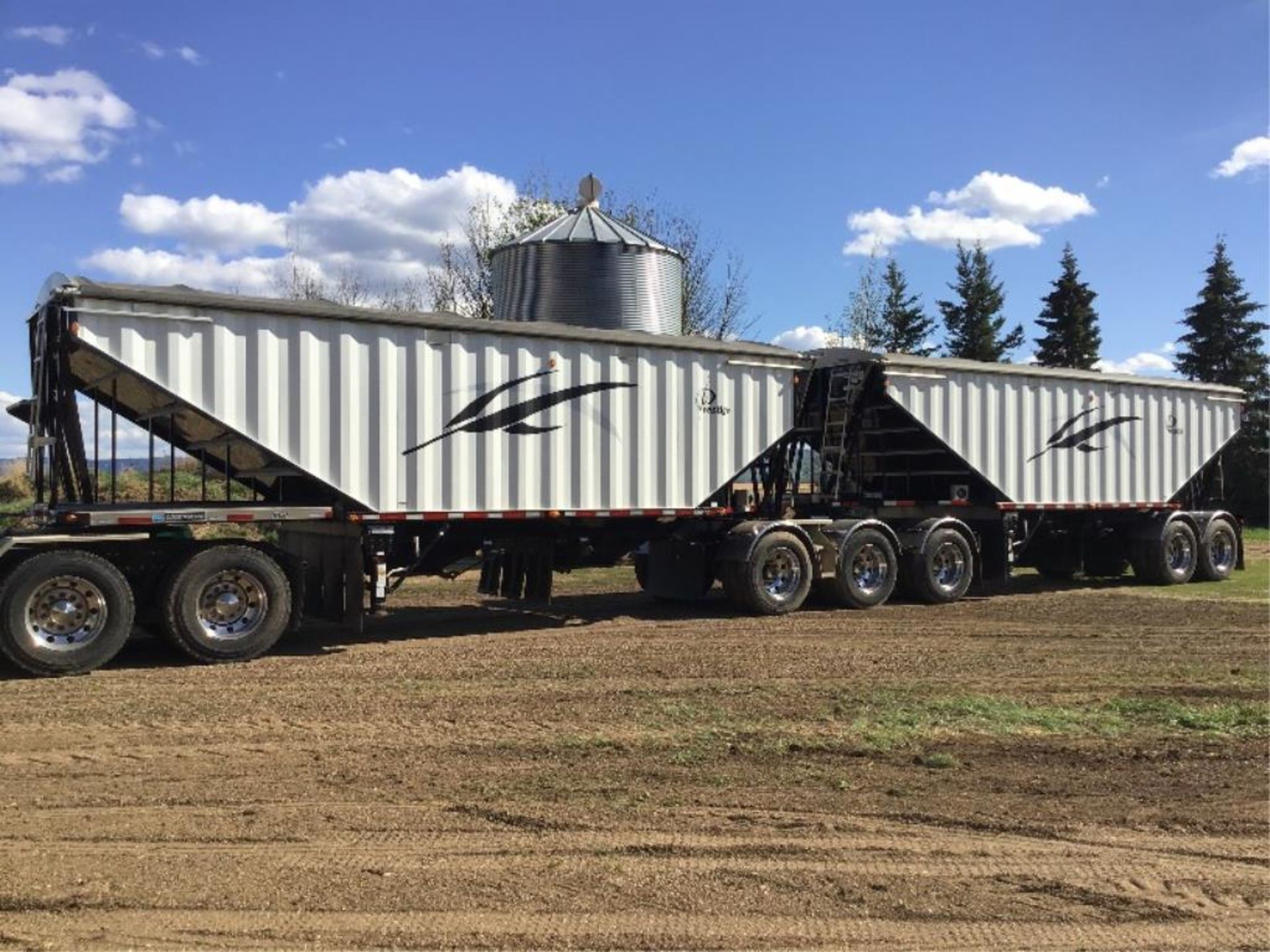 2017 Lode King Prestige Super-B Grain Trailers Dual Cranks, 24.5 Alumium wheels, Michels Roll Tarp