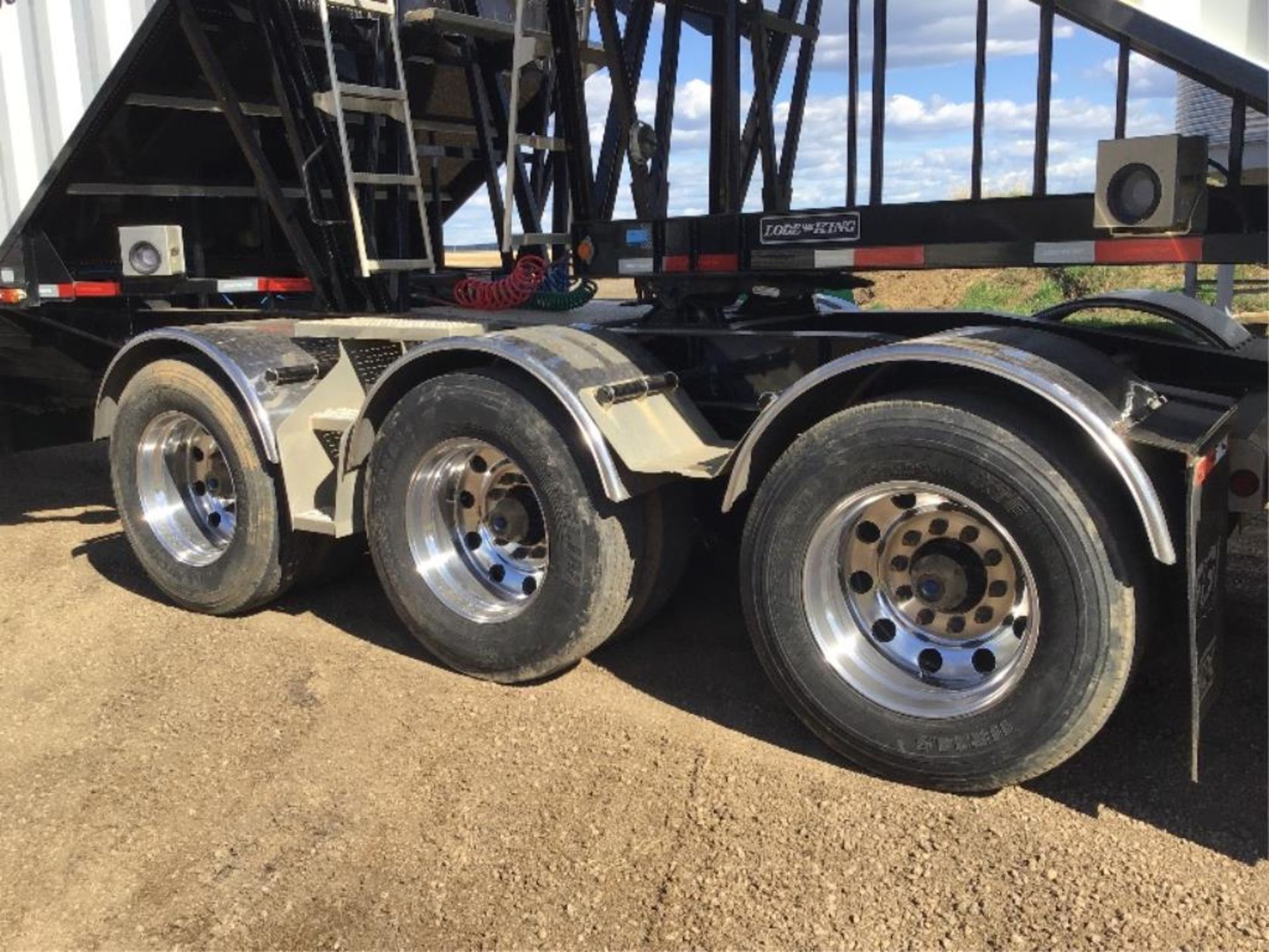 2017 Lode King Prestige Super-B Grain Trailers Dual Cranks, 24.5 Alumium wheels, Michels Roll Tarp - Image 4 of 11