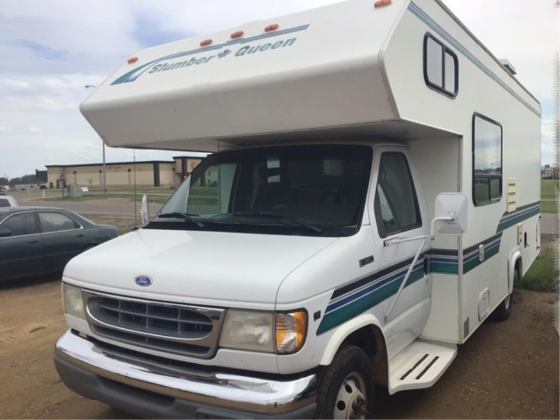 1997 Ford Slumber Queen Motorhome Classic C VIN 1FDKE30S0VHA90753 V10 Triton Eng, A/T, 135,280km. - Image 2 of 7