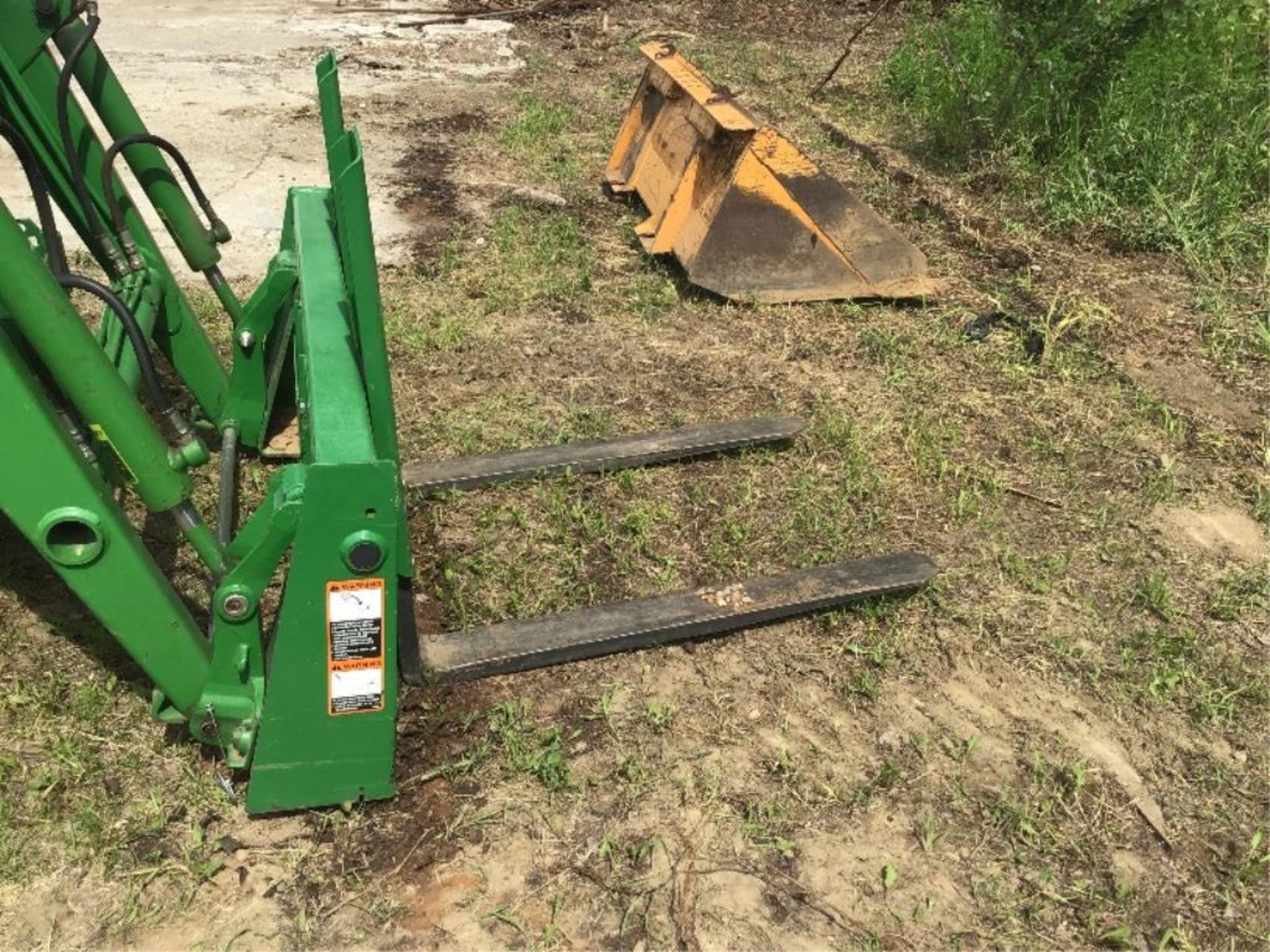 Pallet Forks to fit John Deere FEL