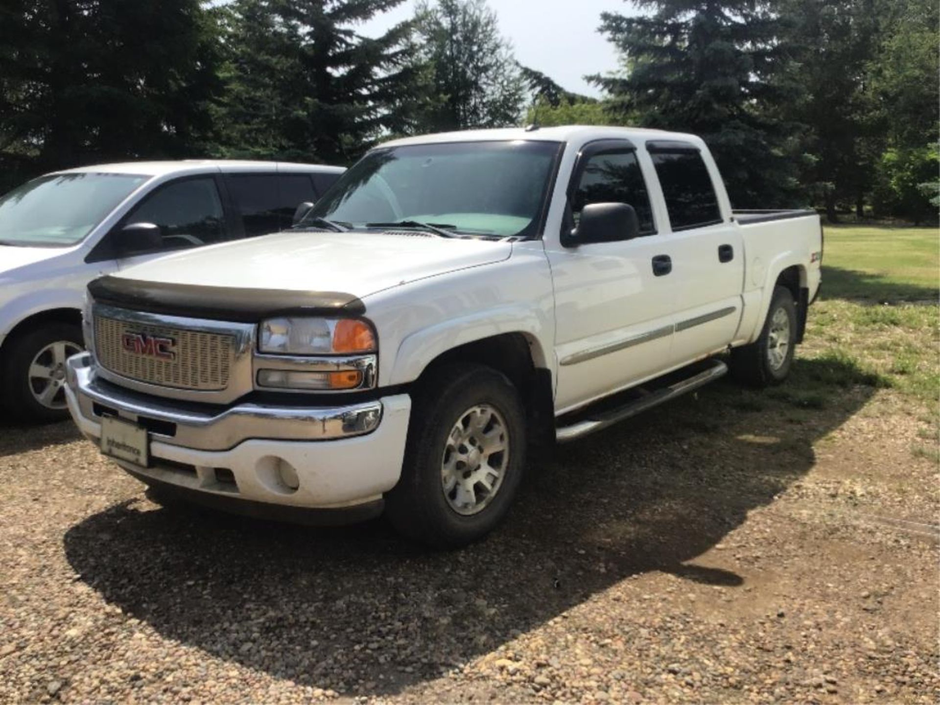 2005 GMC Crew Cab 4x4 Pickup VIN 2GTEK13T651387063 250177km, A/T, Dual Climate Control VIN - Image 2 of 8