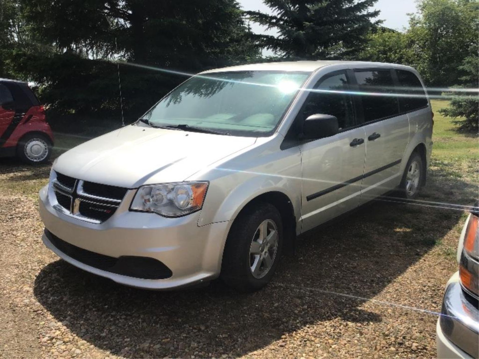 2011 Dodge Grand Caravan VIN 2C4RDGBG9CR272054 237668km VIN 2C4RDGBG9CR272054 237668km - Image 2 of 12