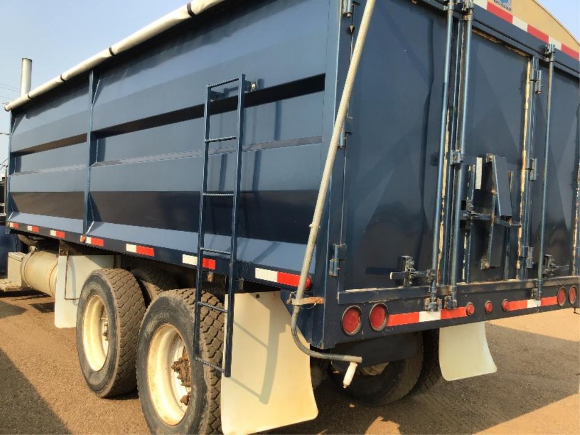 1990 Peterbilt T/A Grain Truck VIN 1XPADB0X4LN287415 425 cat, 18 spd, 46rr, 20Ft Steel Box & - Image 15 of 27