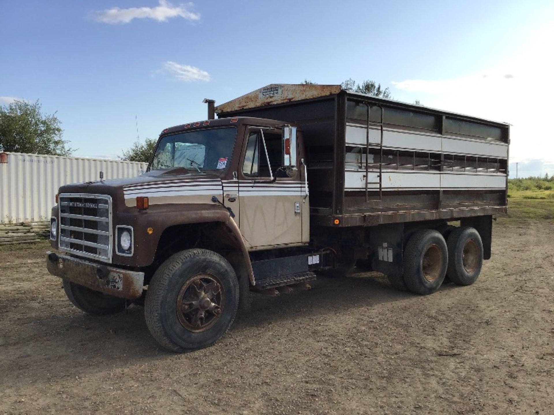 1979 International T/A Tag axle Grain Truck