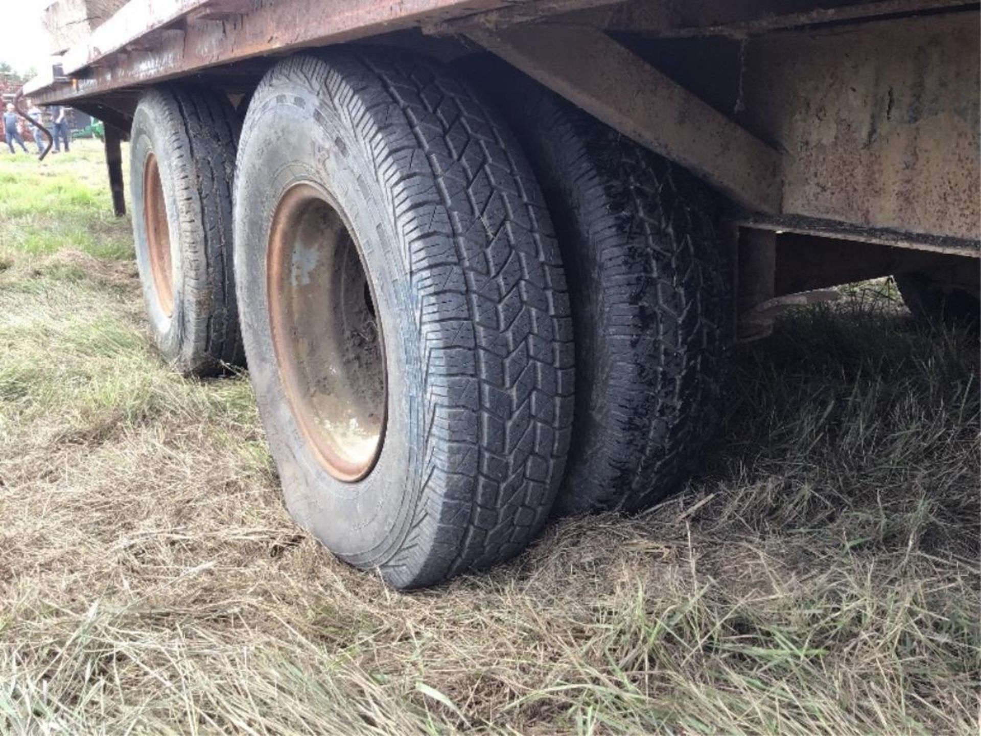 30Ft Trailtech T/A Dually Gooseneck Trailer Axles Needs repair. - Image 4 of 8