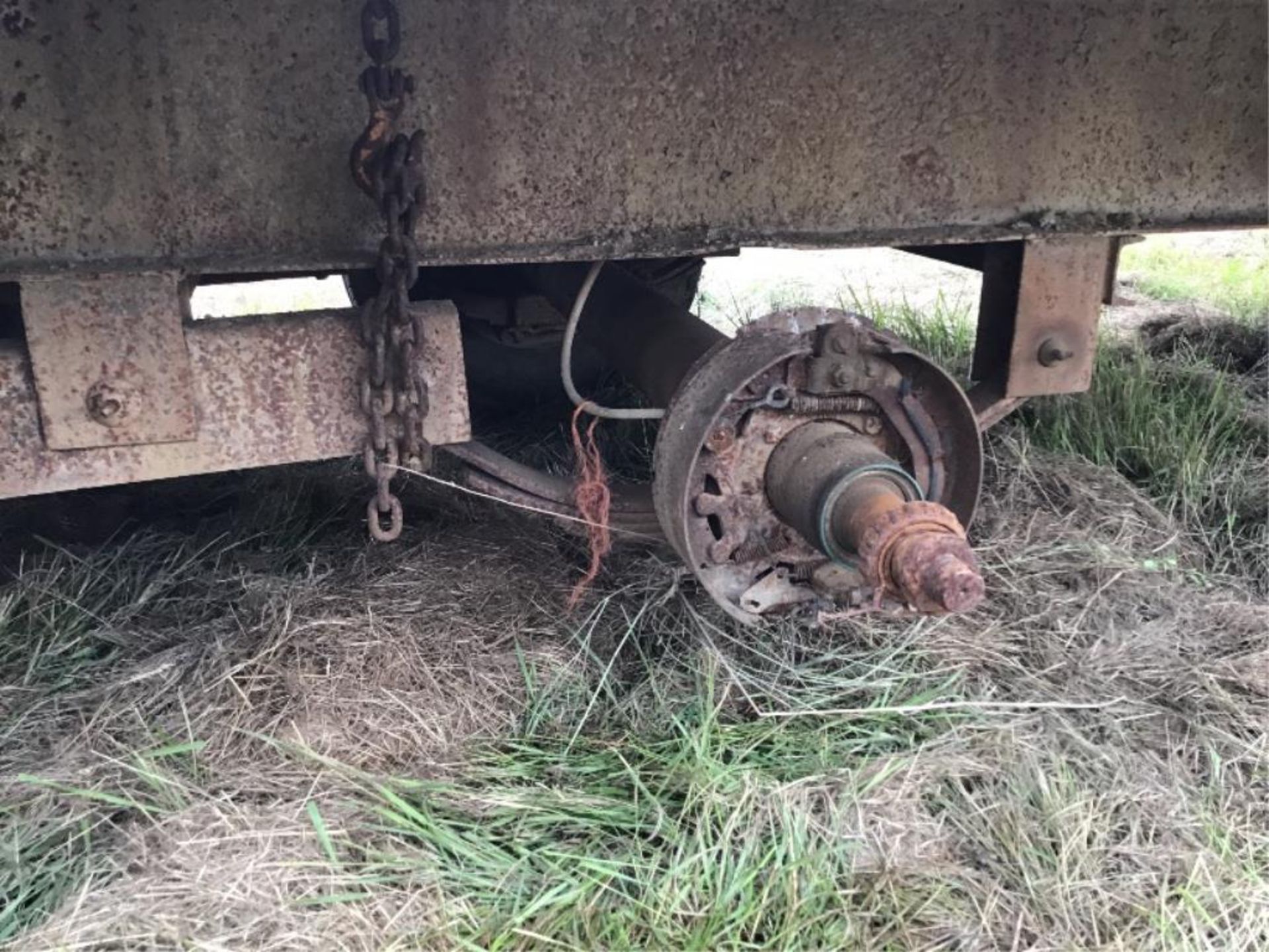 30Ft Trailtech T/A Dually Gooseneck Trailer Axles Needs repair. - Image 7 of 8