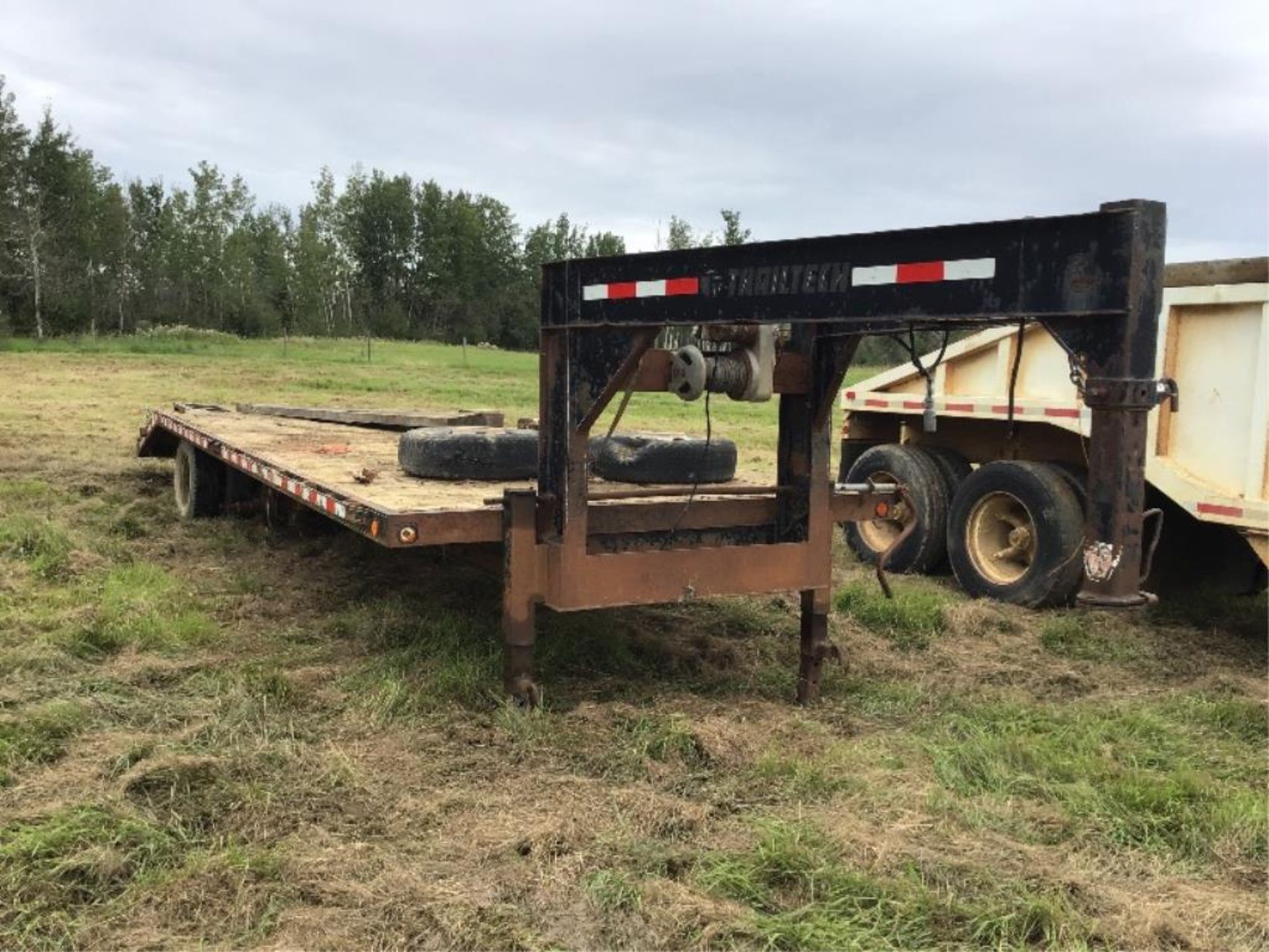 30Ft Trailtech T/A Dually Gooseneck Trailer Axles Needs repair.