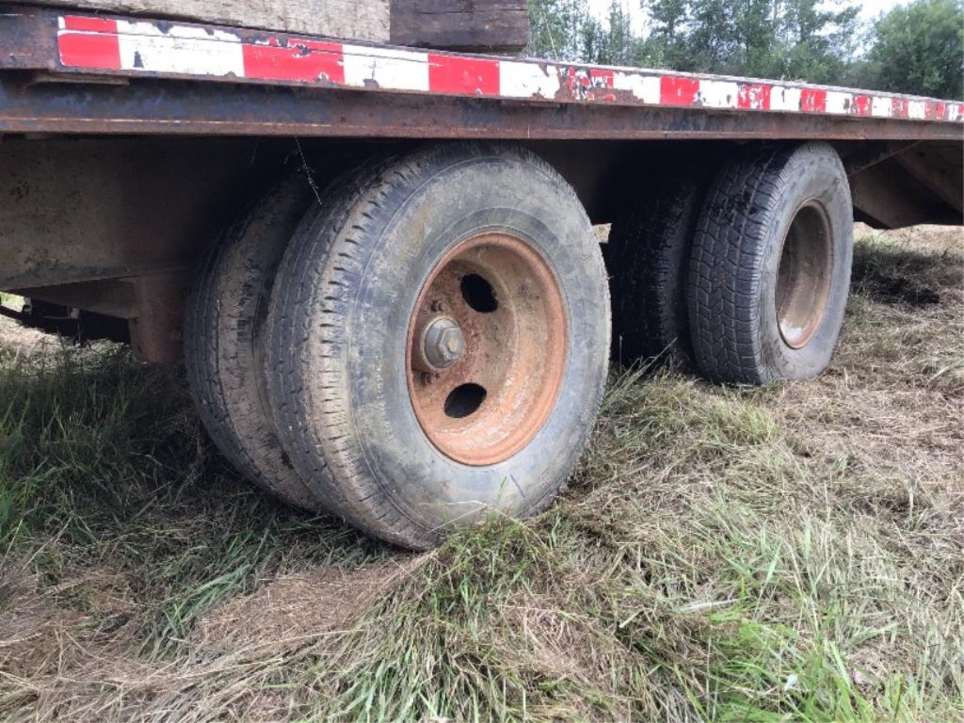 30Ft Trailtech T/A Dually Gooseneck Trailer Axles Needs repair. - Image 3 of 8