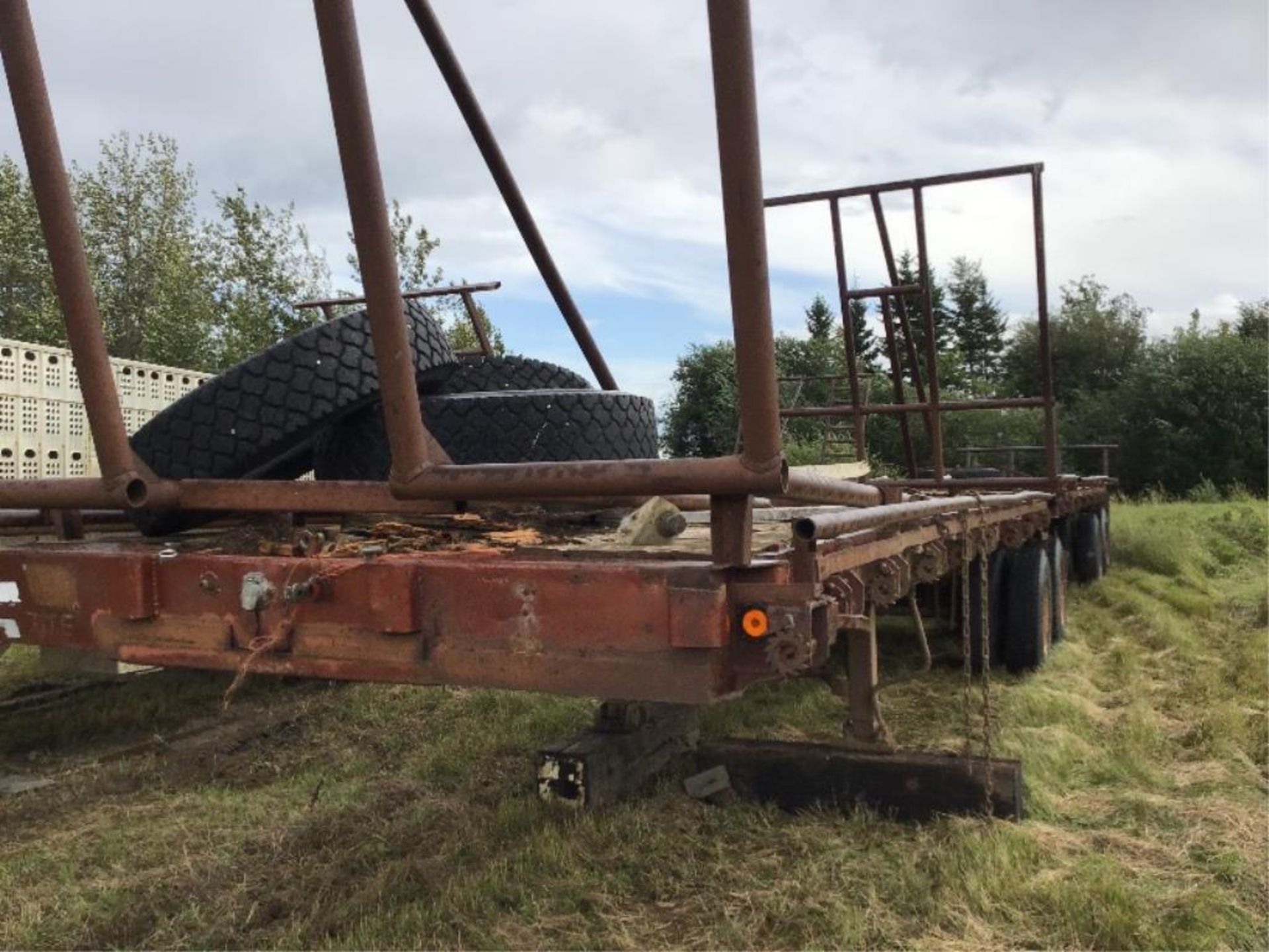 B-Train Round-Bale Bale-Hauler Trailer Sprin Ride Susp, 11R24.5 Tires - Image 17 of 17