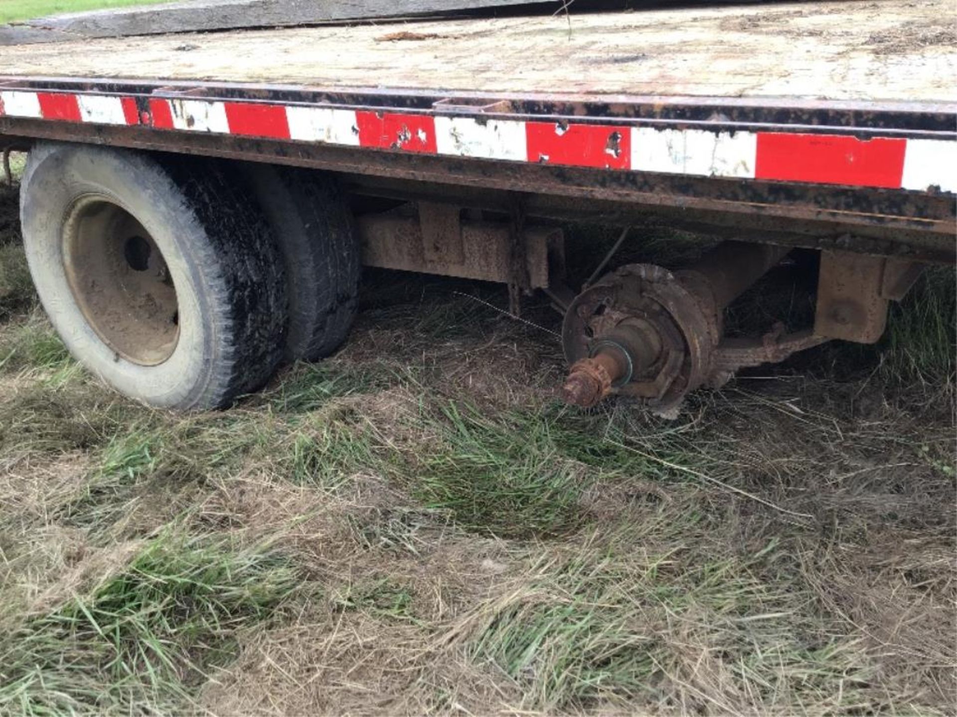 30Ft Trailtech T/A Dually Gooseneck Trailer Axles Needs repair. - Image 8 of 8