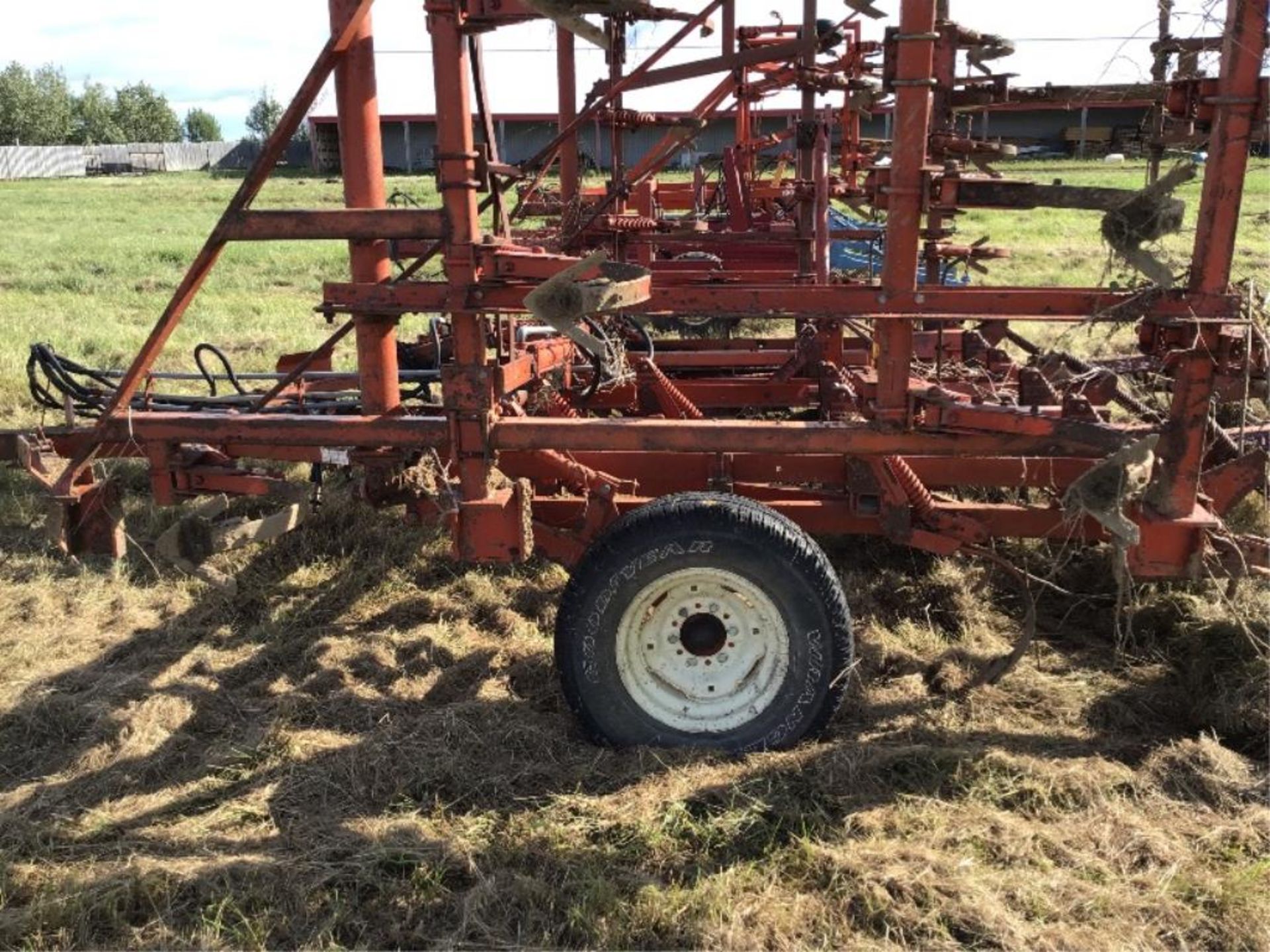 31Ft Friggstad Cultivator 7in spacing, 8in sweeps - Image 6 of 8