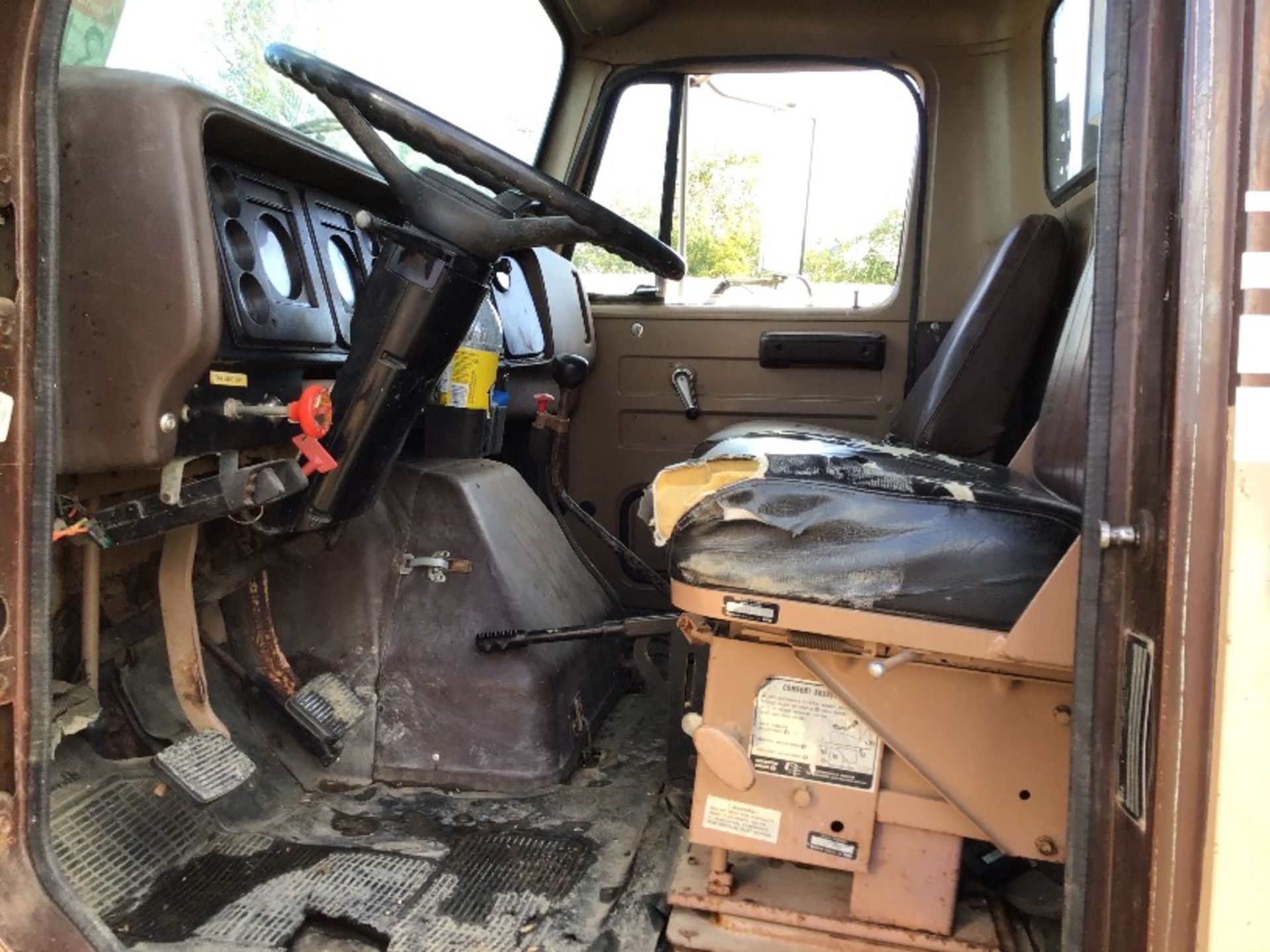 1979 International T/A Tag axle Grain Truck - Image 11 of 20