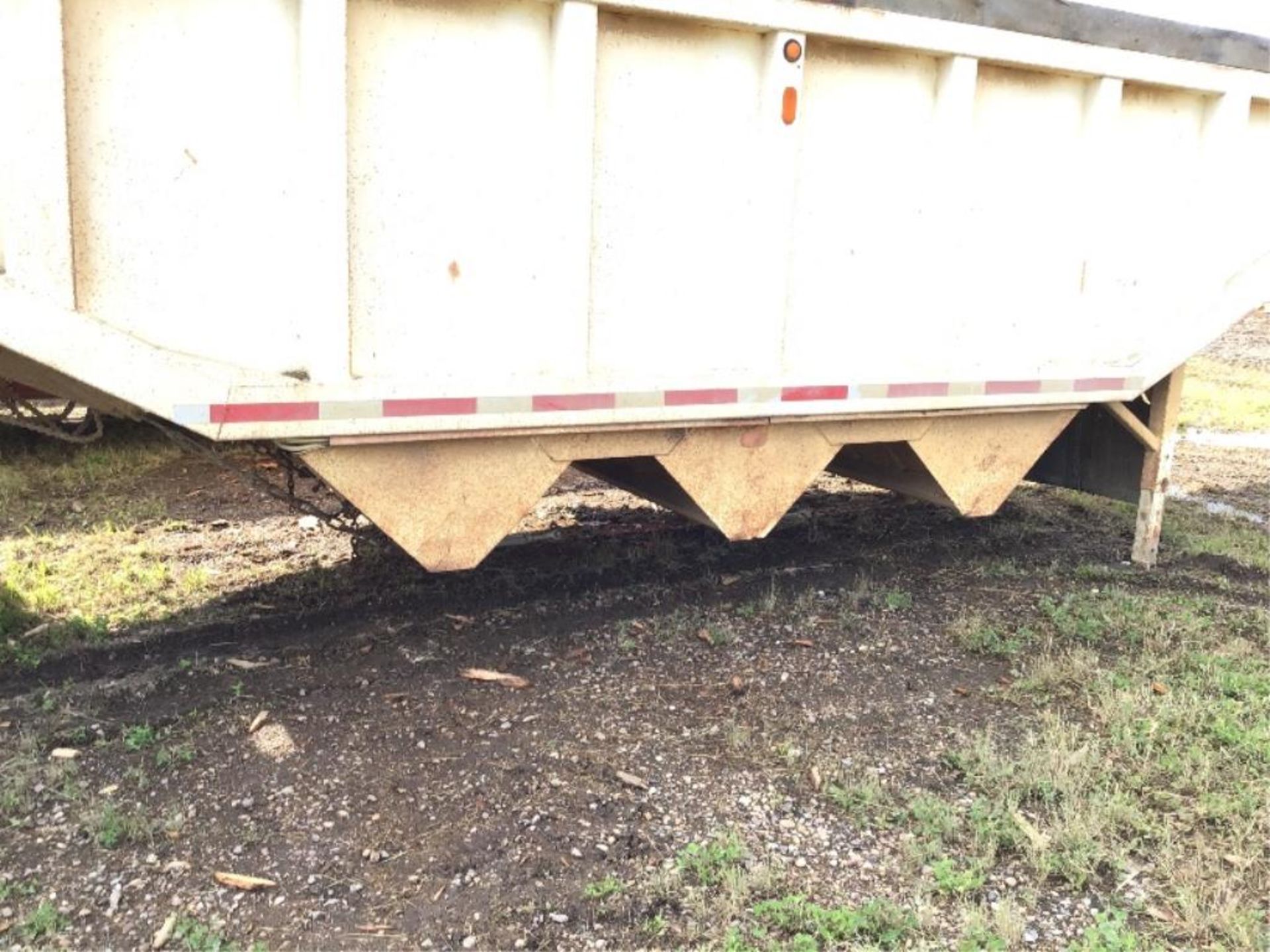 1980 Arnes T/A Belly Dump Gravel Trailer VIN AR803688 Spring Susp - Image 2 of 10