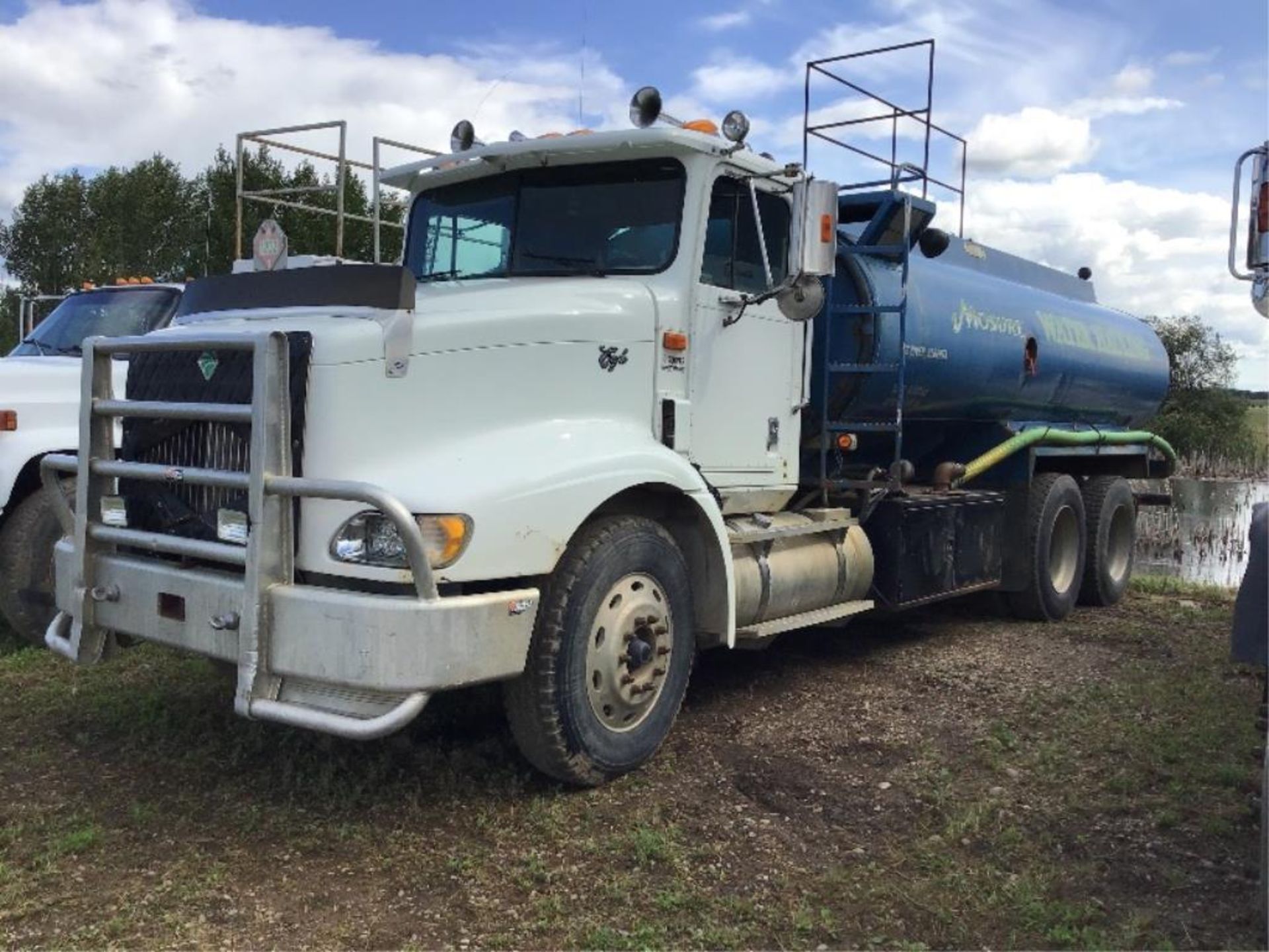 1998 International 9200 Eagle T/A Water Truck VIN 2HSFMAXR2WC053574 Cat Eng, 18spd Trans, A/R Susp,