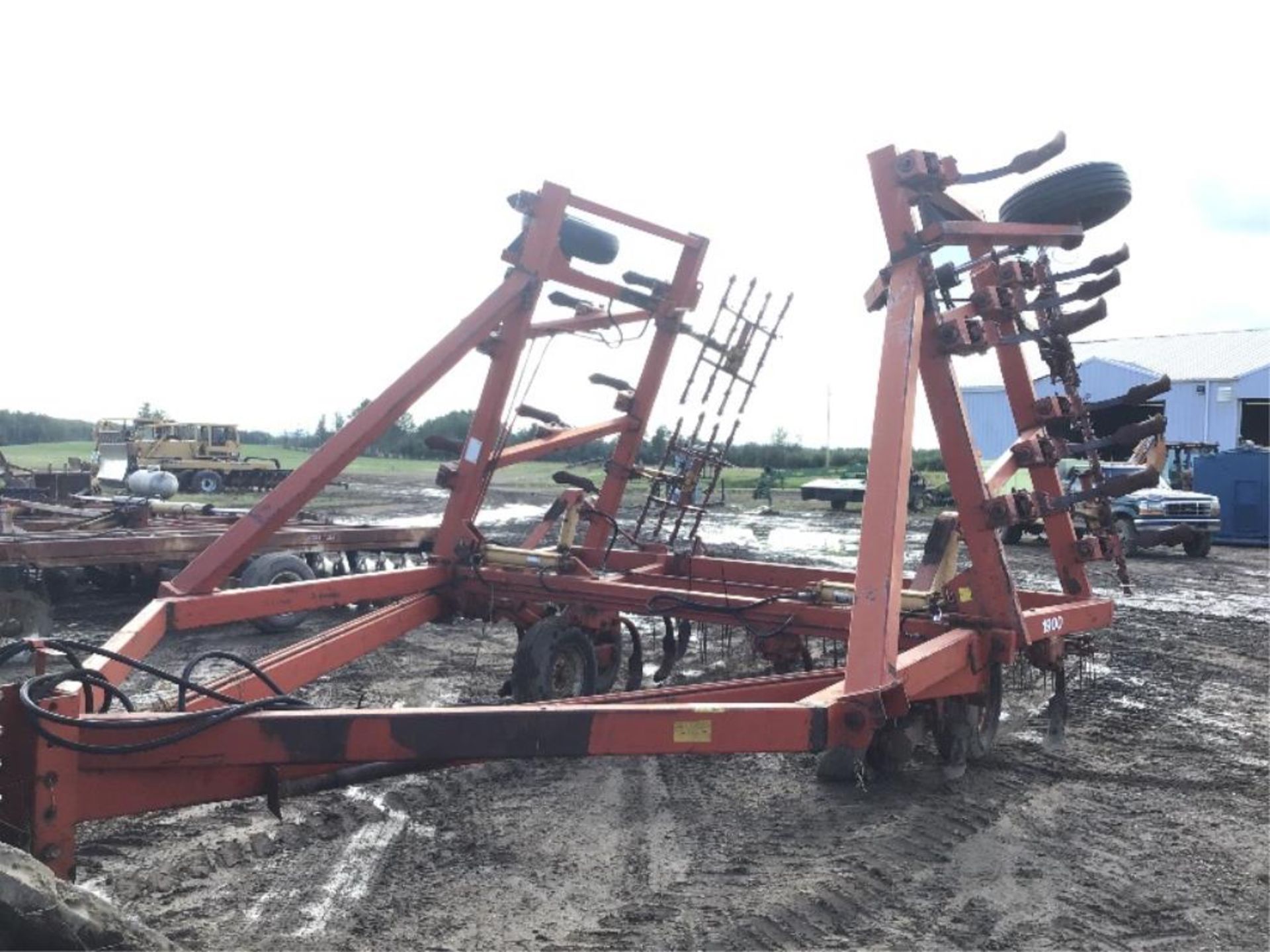 29Ft Case 1900 Deep Tillage Cultivator 12in spacing, Mounted Harrows