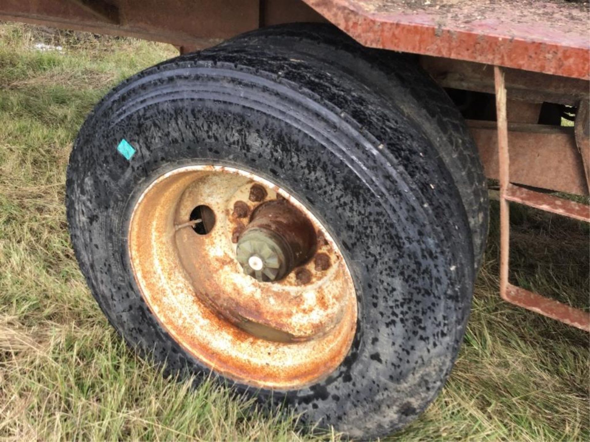 B-Train Round-Bale Bale-Hauler Trailer Sprin Ride Susp, 11R24.5 Tires - Image 15 of 17