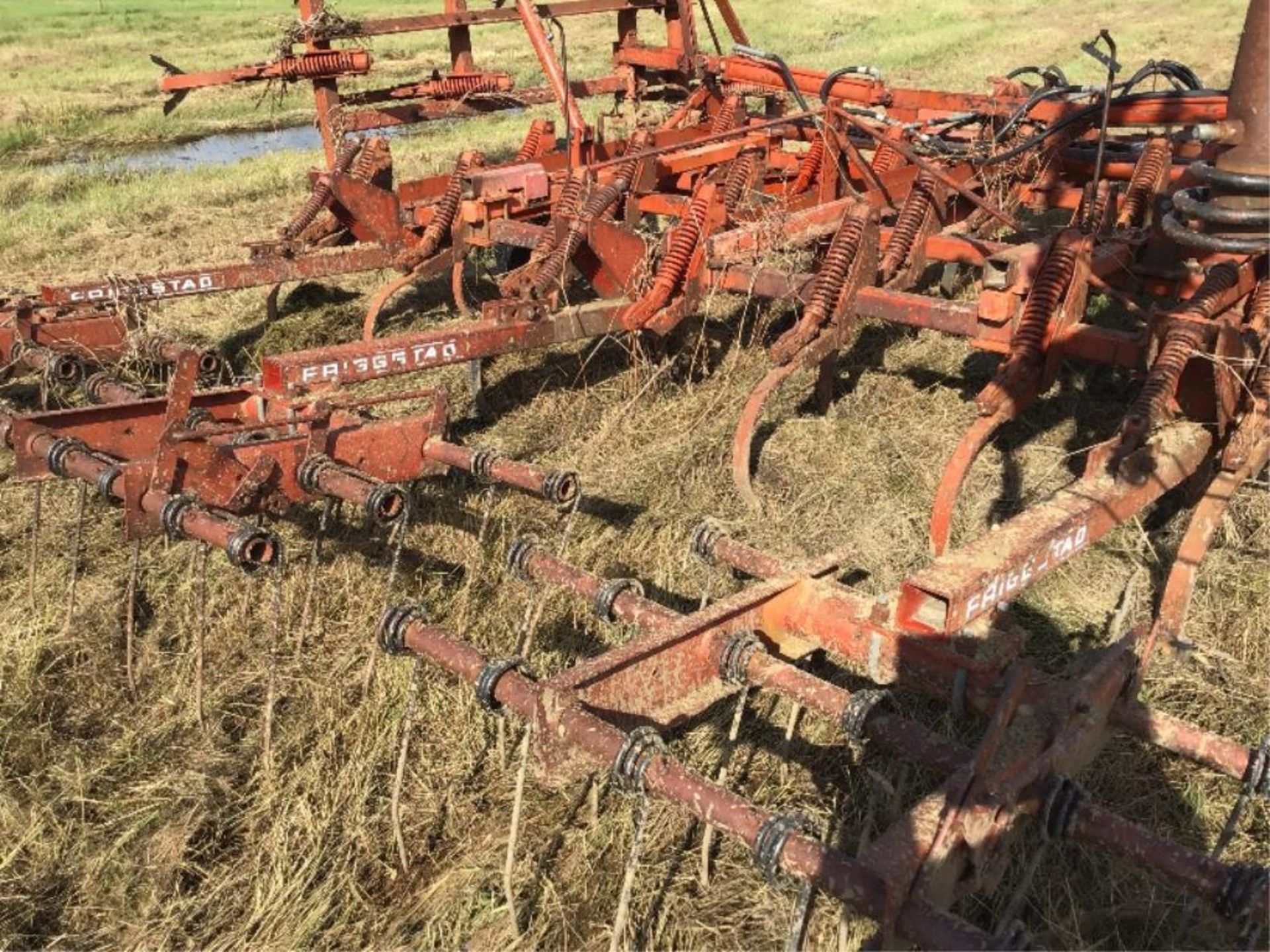 31Ft Friggstad Cultivator 7in spacing, 8in sweeps - Image 4 of 8