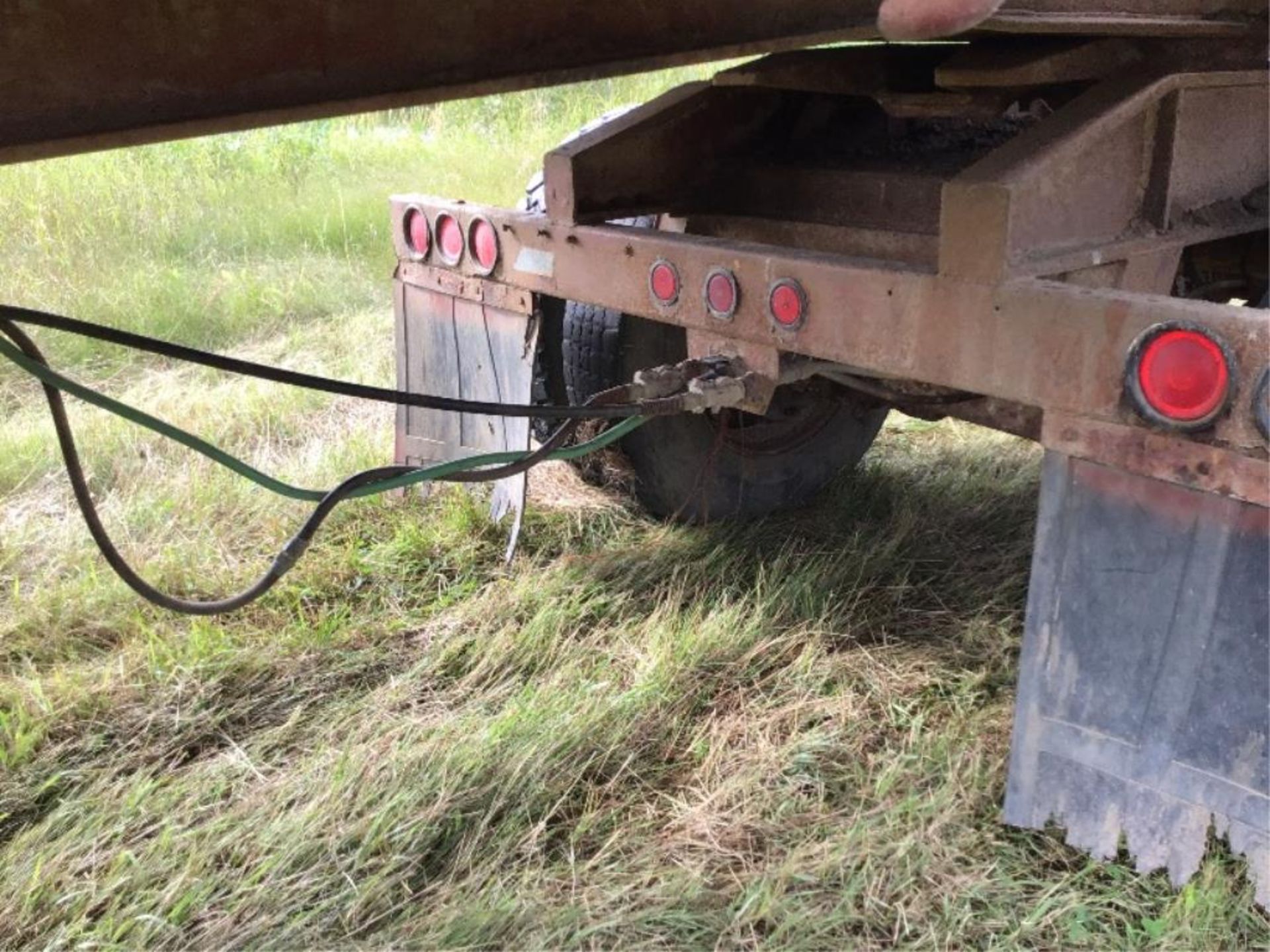 B-Train Round-Bale Bale-Hauler Trailer Sprin Ride Susp, 11R24.5 Tires - Image 3 of 17