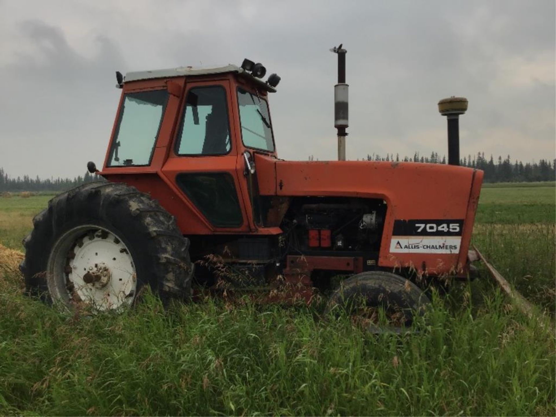 Allis Chalmers 7045 2wd Tractor 173hp 6cyl Eng, 20.8-38rr, 3 rear hyd, 3472hrs. (Not a running Tract