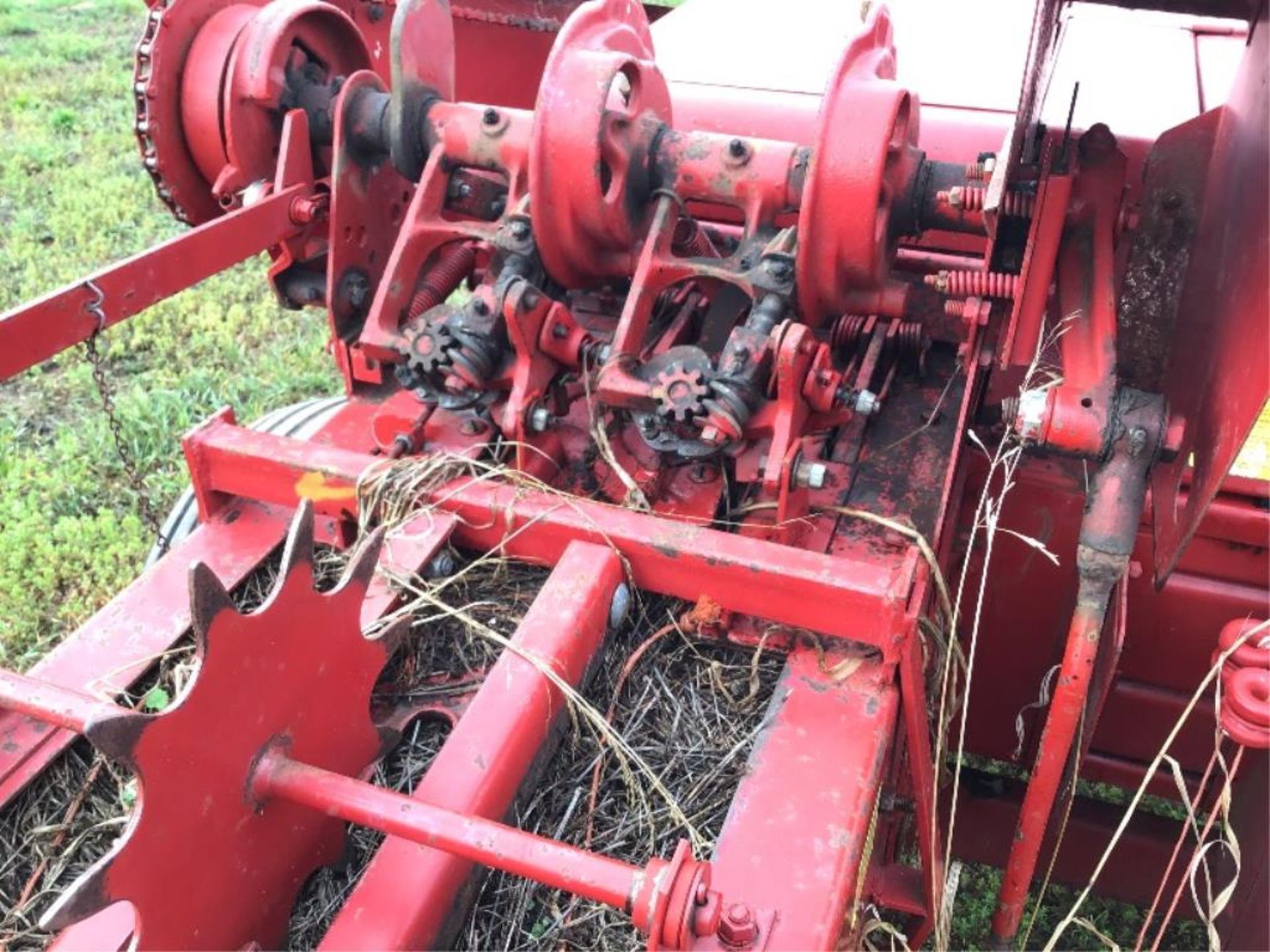 273 Sperry New Holland Square Baler S/N 315508 27X9.50-15 Tires - Image 4 of 8