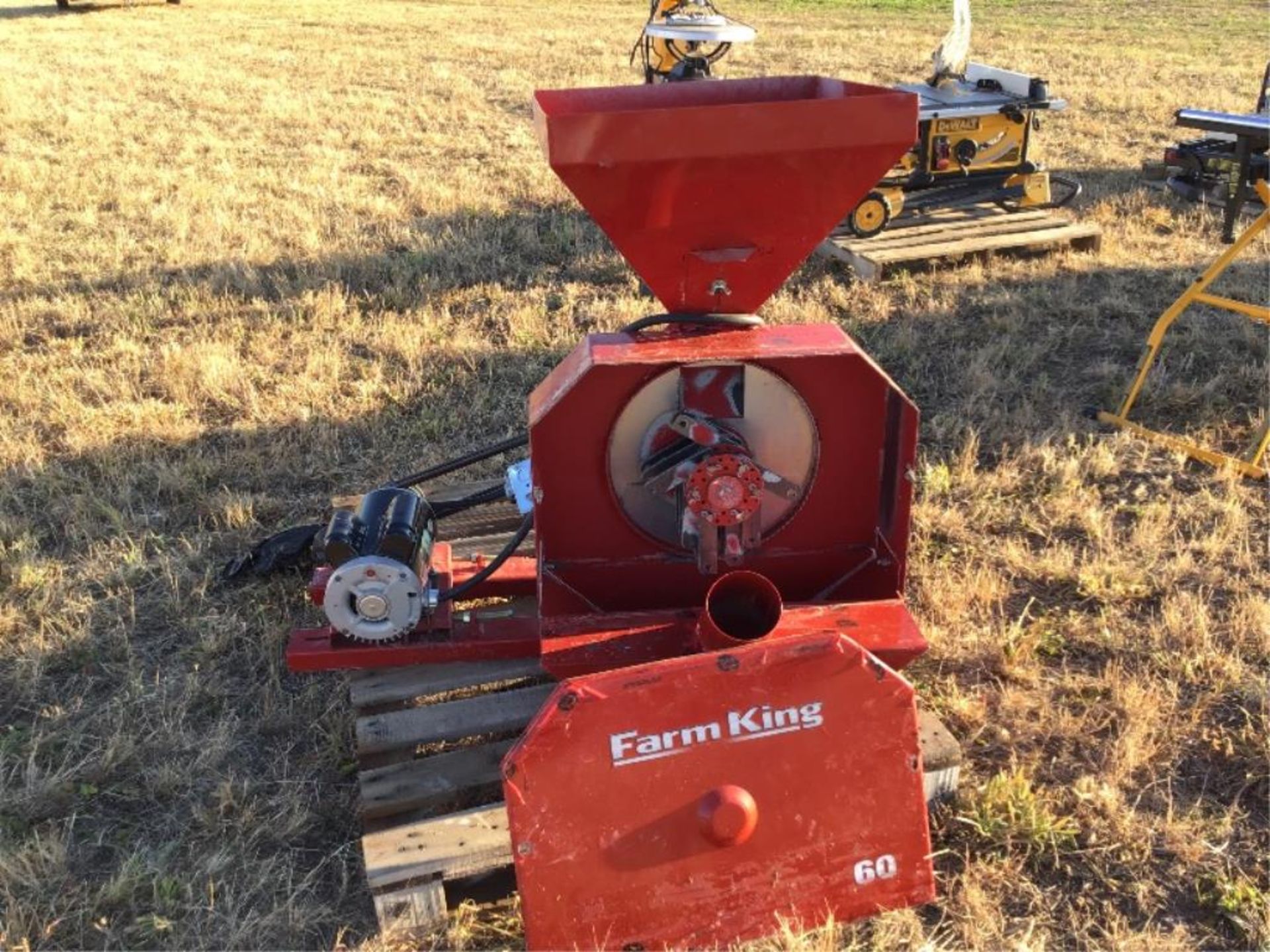 Farm King 60 Feed Electric Grinder 220V 5hp