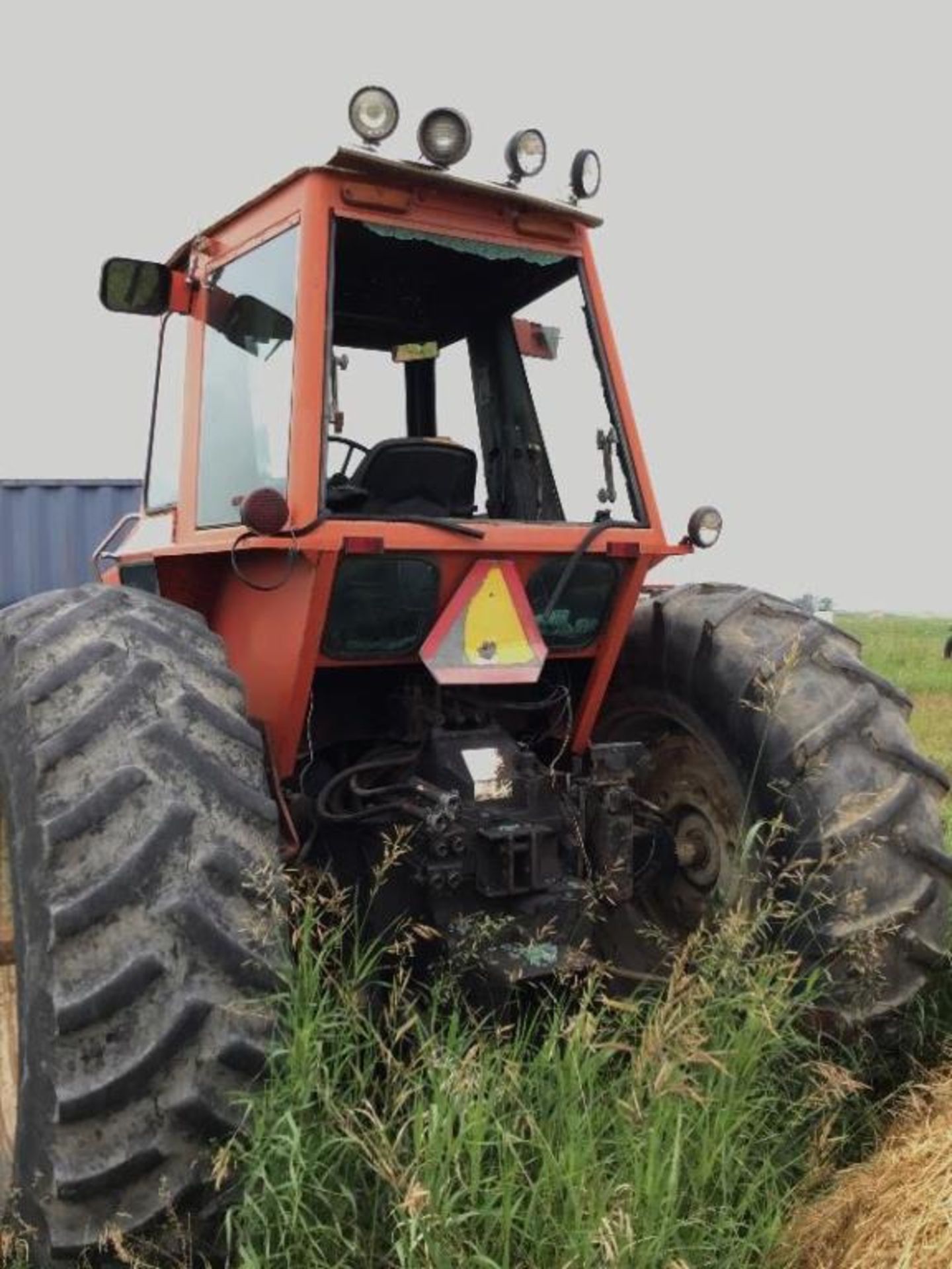 Allis Chalmers 7045 2wd Tractor 173hp 6cyl Eng, 20.8-38rr, 3 rear hyd, 3472hrs. (Not a running Tract - Image 3 of 11