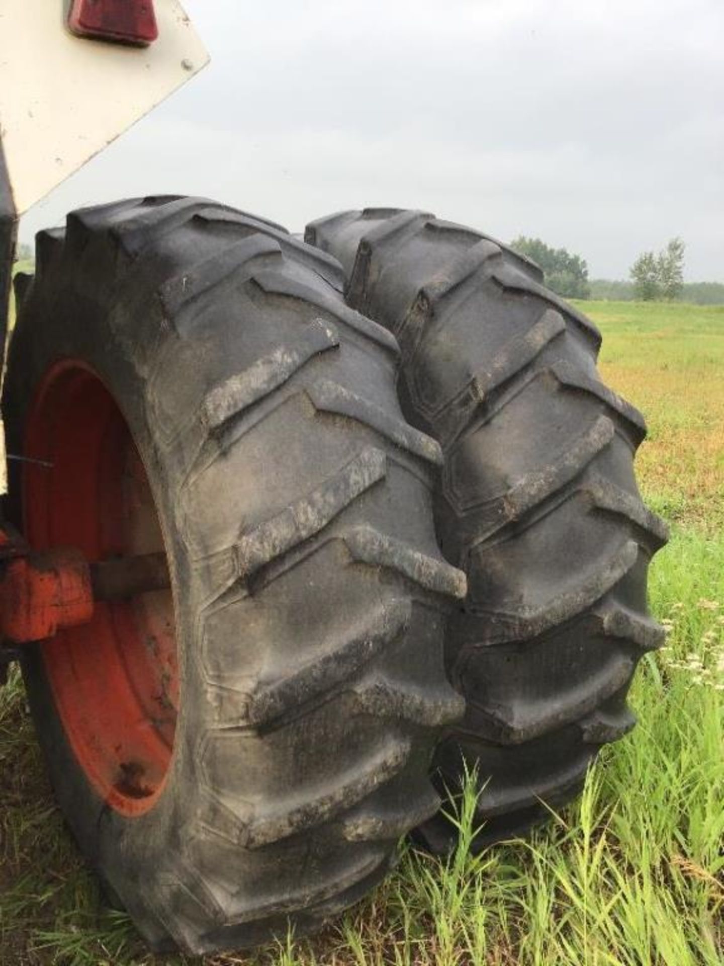 1982 Case 2290 2wd Tractor w/Boss FEL 18.4-38rr Duals, 2-rr Hyd, 8042hrs, 12spd Partial Powershift T - Image 6 of 12