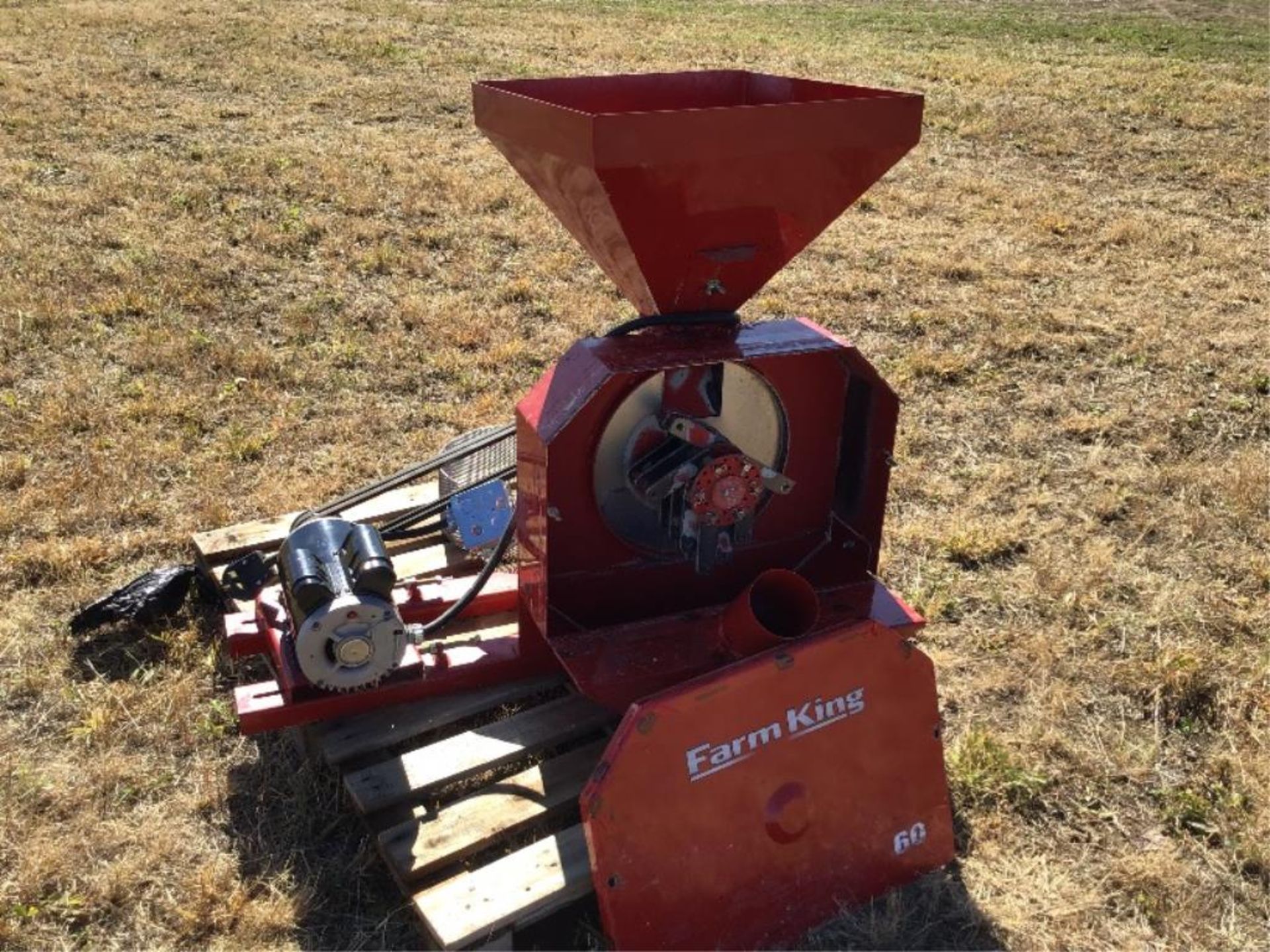 Farm King 60 Feed Electric Grinder 220V 5hp - Image 4 of 4