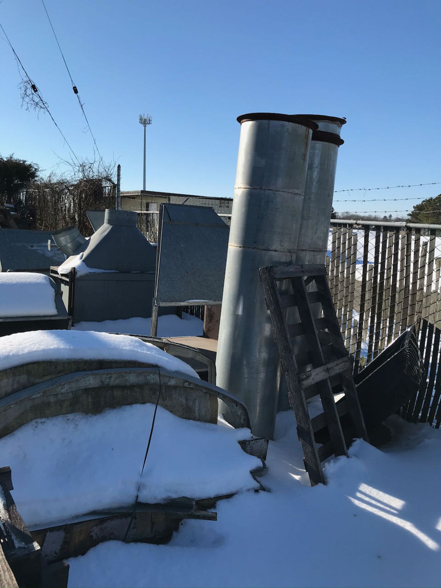 Duct work, dump bins out back for parts or scrap - Image 3 of 8