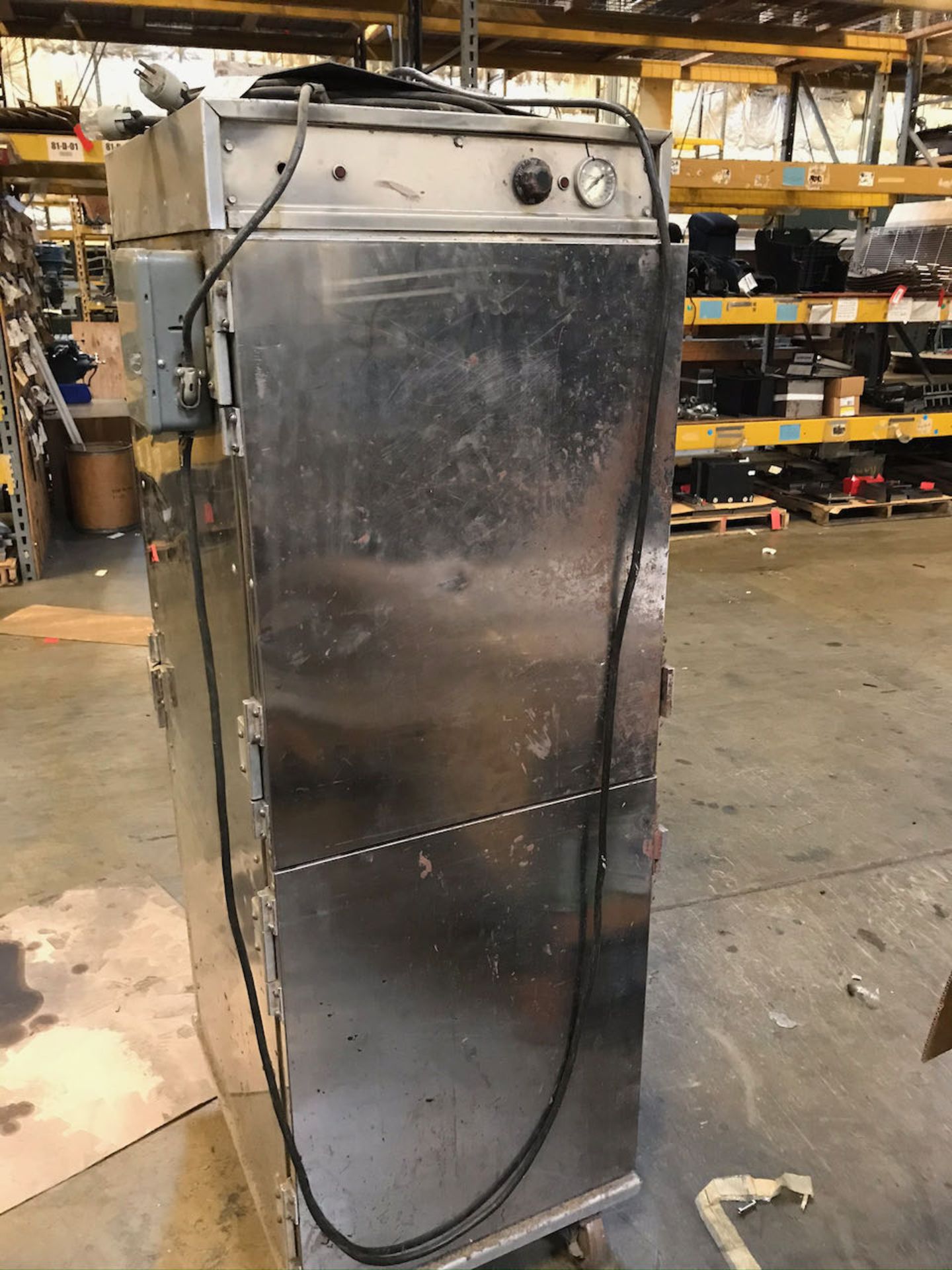 Heating holding cabinet