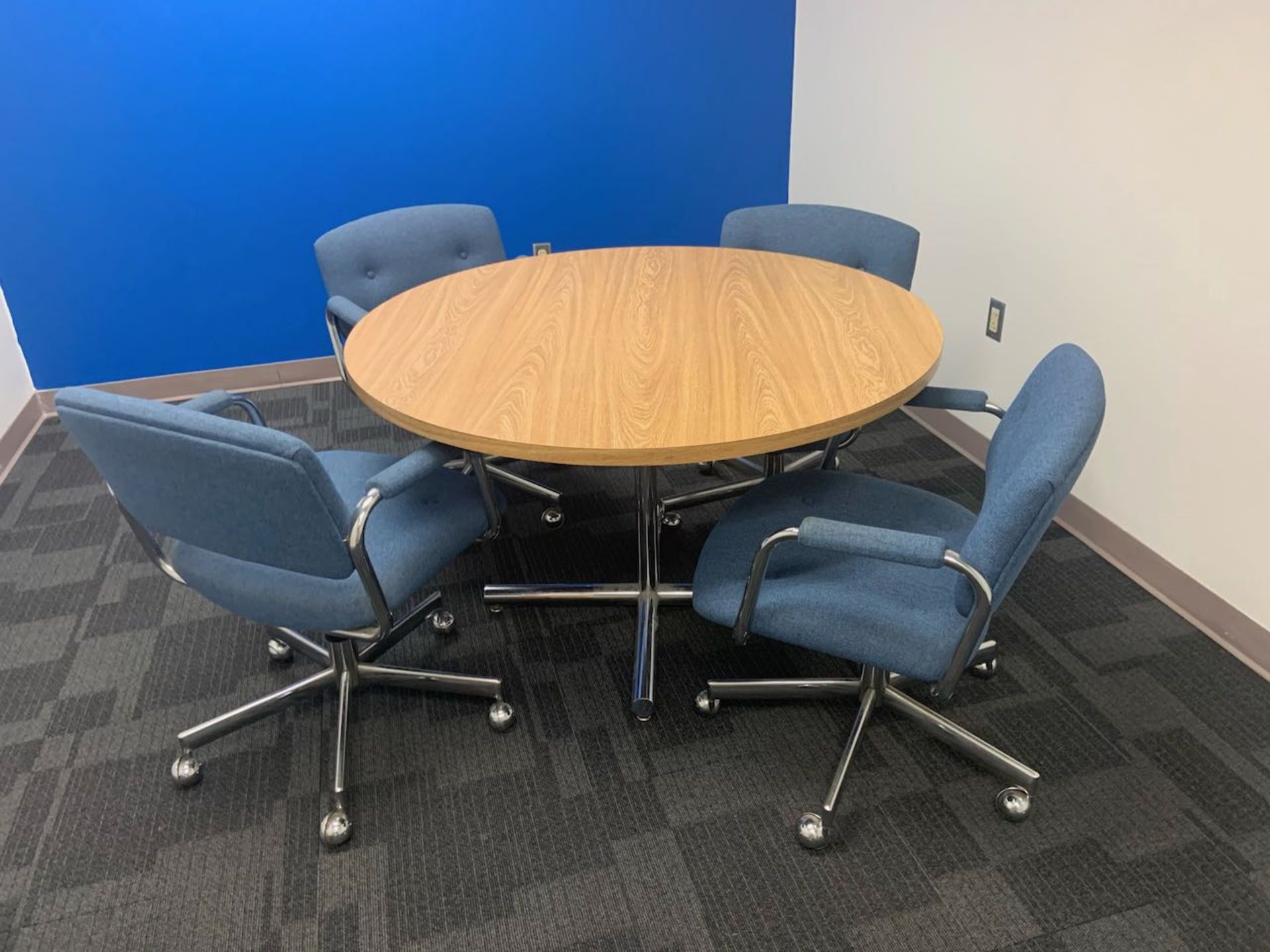 48" round table & 4 chairs