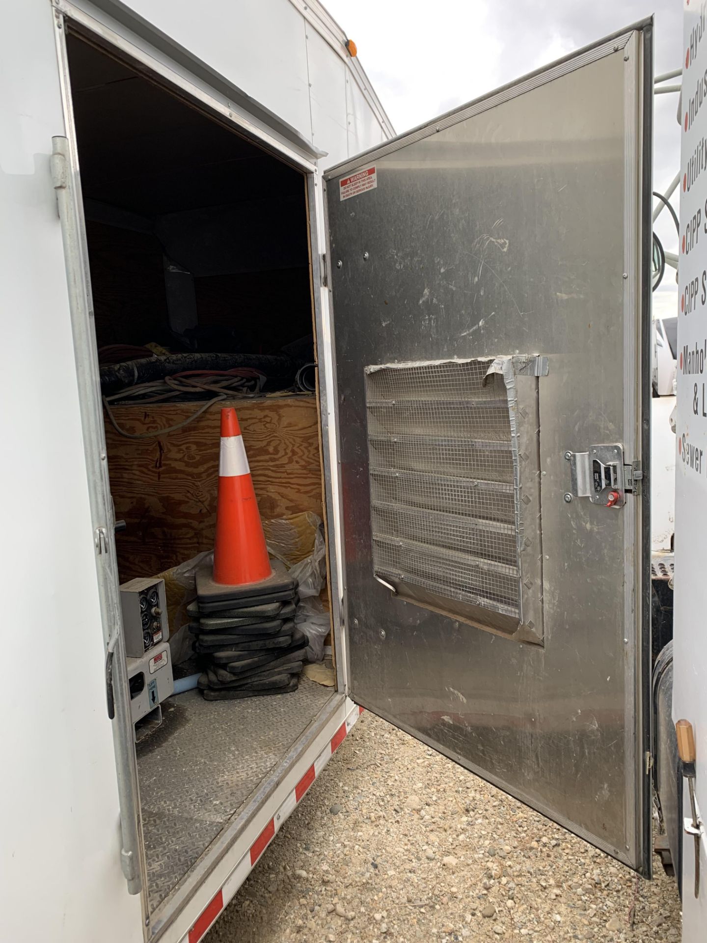 2015 Horton Hauler Gooseneck 8' x 28' enclosed cargo trailer, VIN: 5E2G12026F1052624 - Image 9 of 19