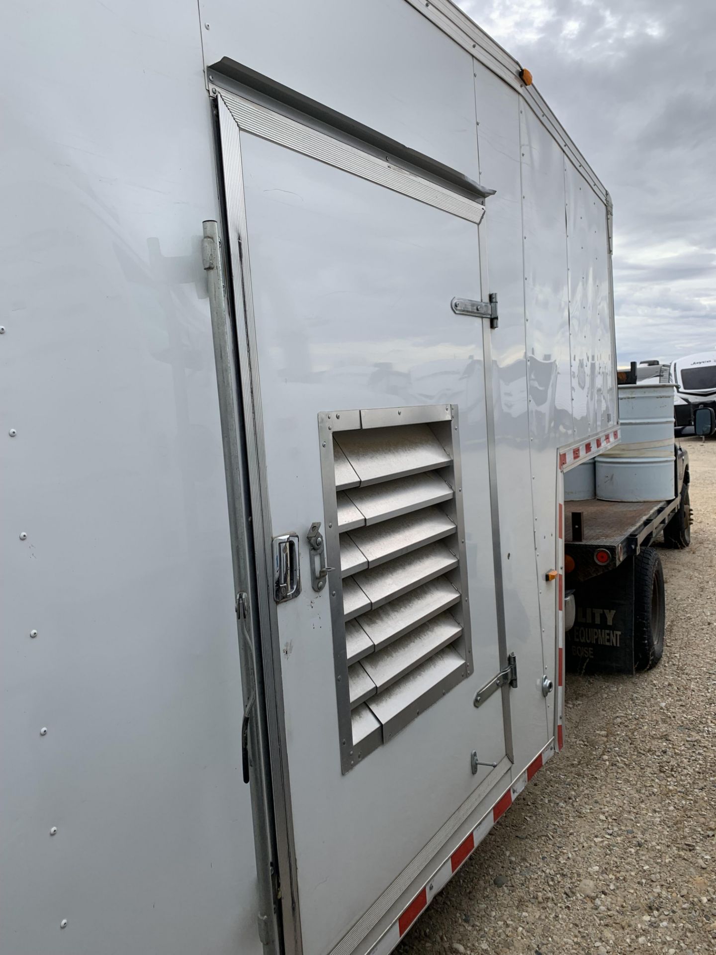 2015 Horton Hauler Gooseneck 8' x 28' enclosed cargo trailer, VIN: 5E2G12026F1052624 - Image 8 of 19