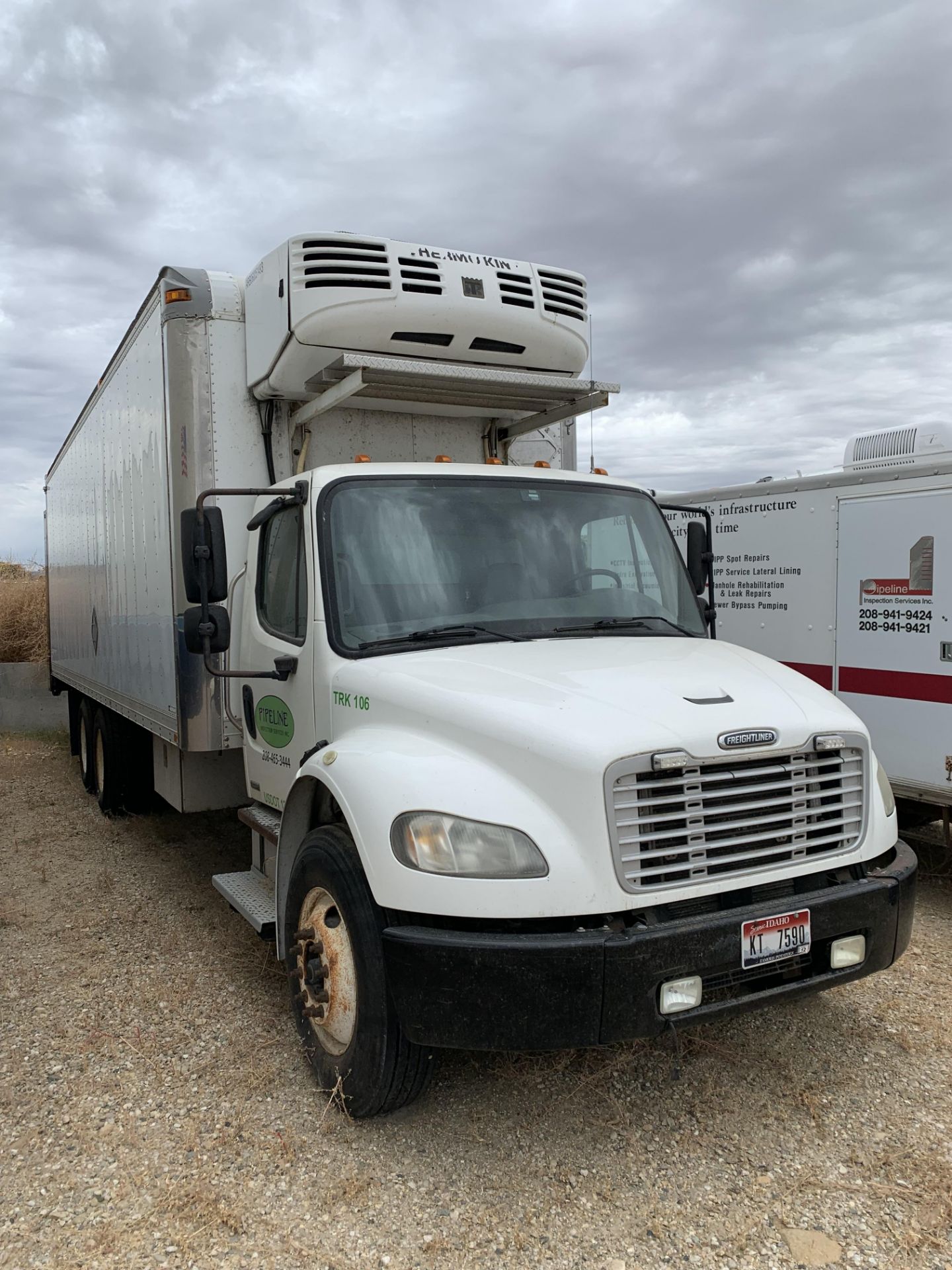 2007 Freightliner Business Class M2 106 / Medium Duty refrigerated truck. VIN: 1FVHCYDC77DY81493 - Image 4 of 9