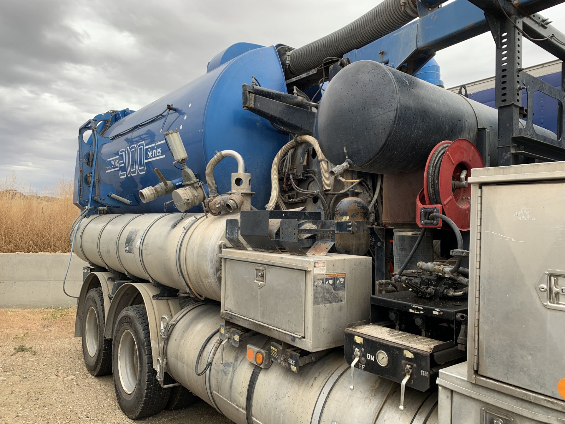 2004 Sterling / Vactor - Sterling L9500 / Vactor 2115 PD. VIN: 2FZHAZAS04AM36672. - Image 4 of 7