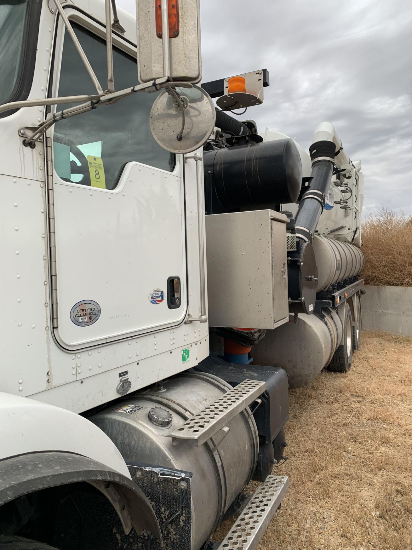 2015 Kenword T800 / Vactor 2100 - Image 3 of 10