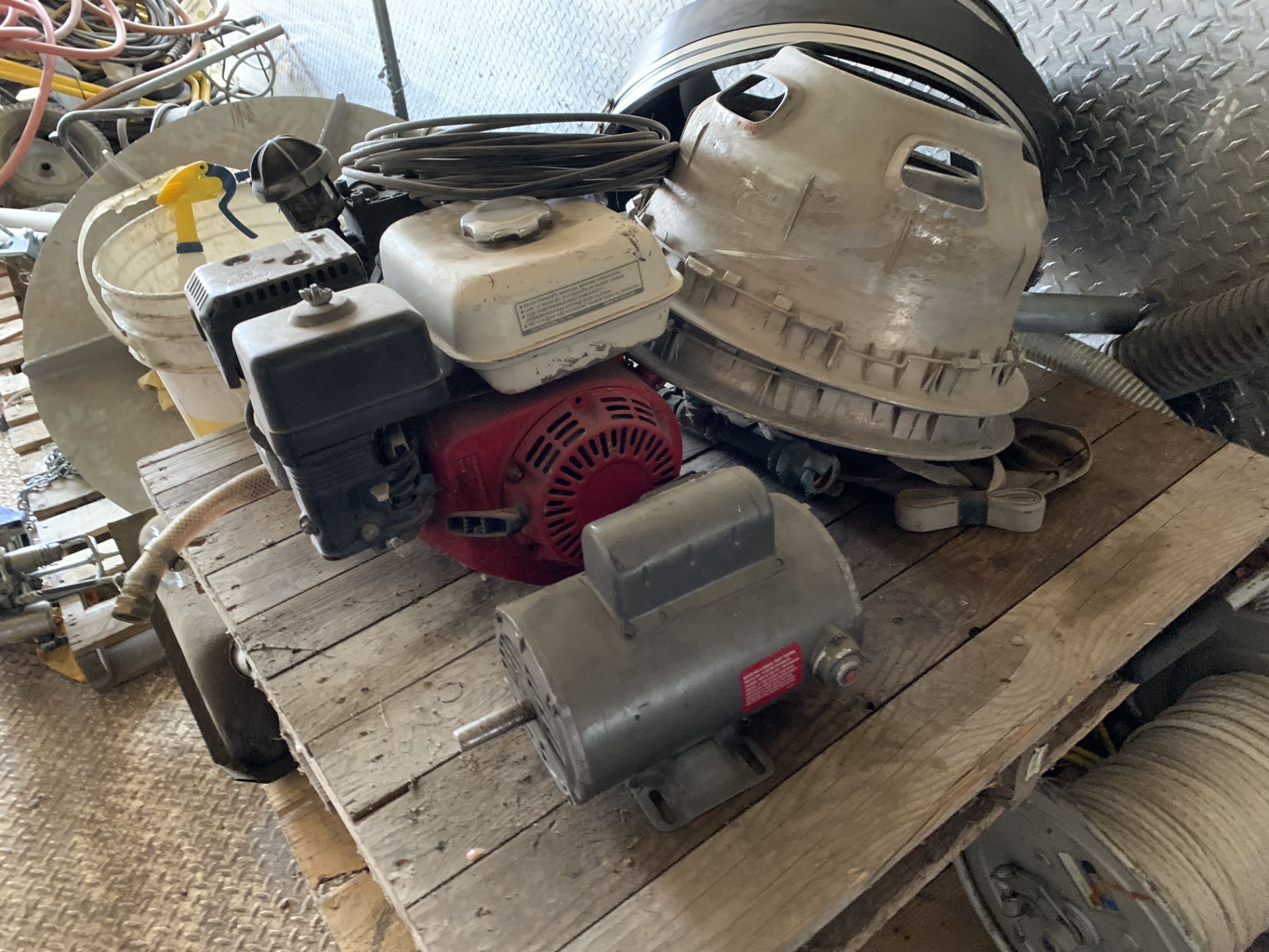 Contents of trailerÉ Pallet jack (5,500 lbs), hoses, reels, risers, fans, motors, bins, tripod winch - Image 12 of 18