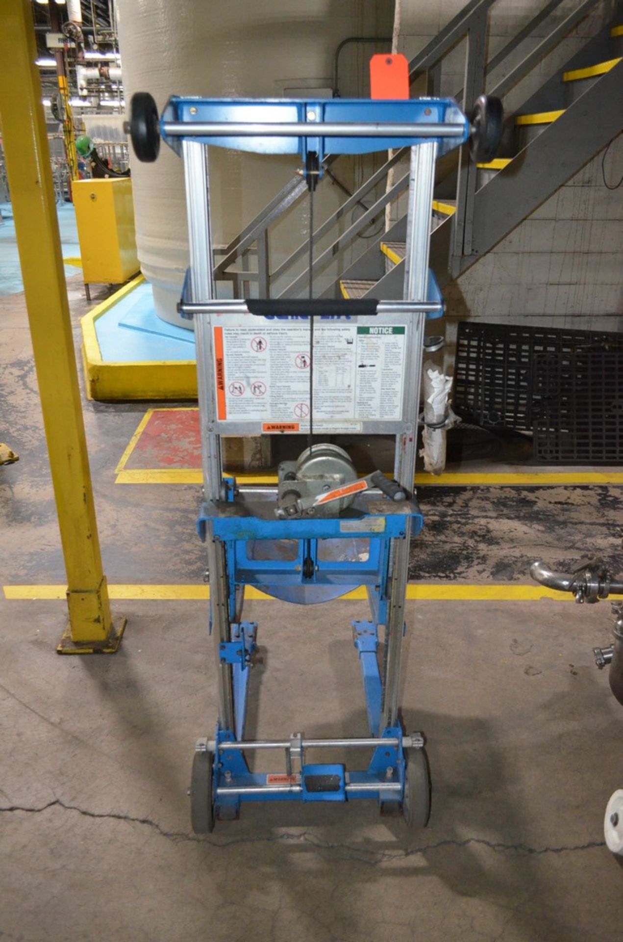 Genie GL4 500 lb Capacity Material Lift; Location in Plant: Line 1 Depalletizer Area - Image 2 of 3