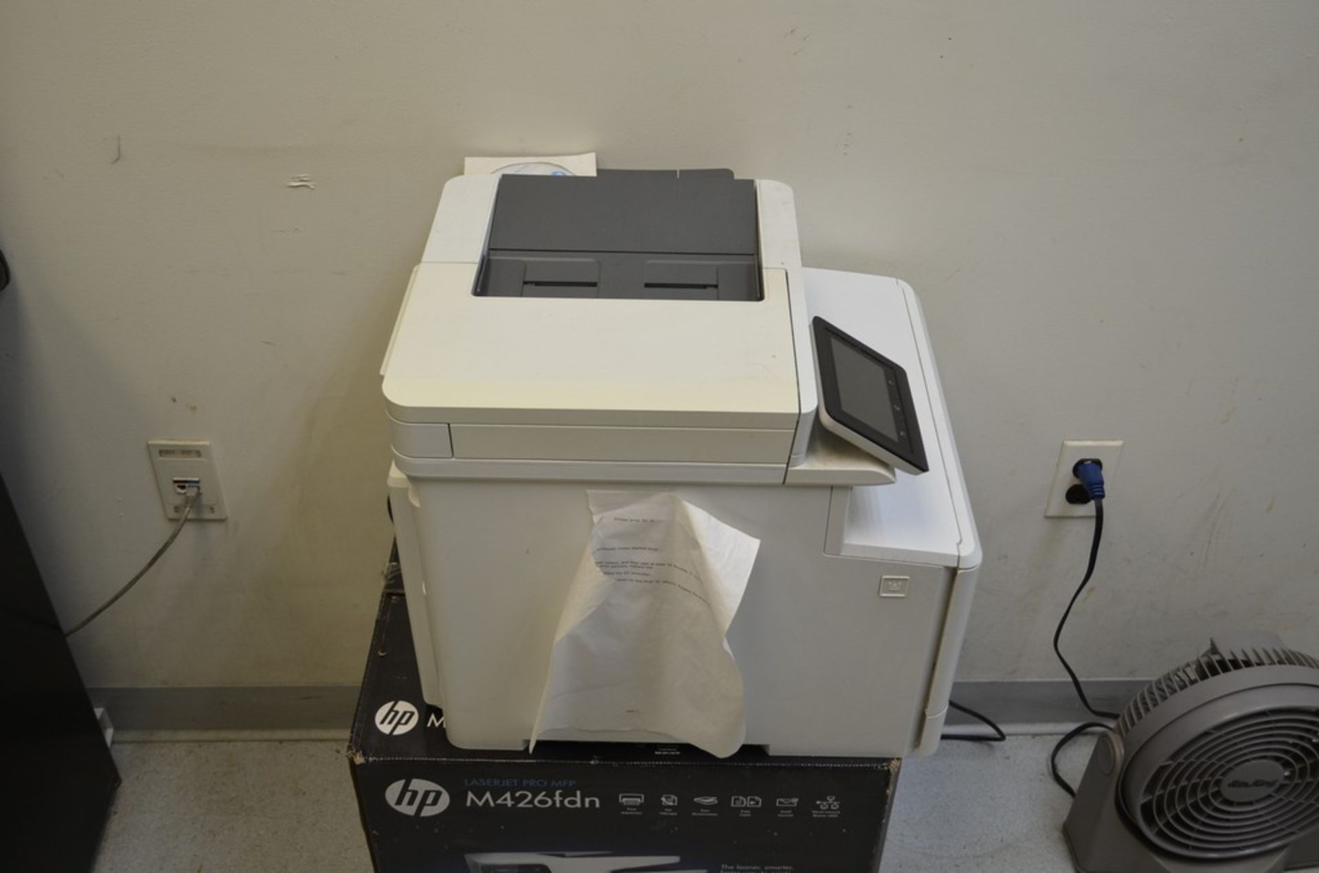 Lot - HP LaserJet Pro MFP477 fdn Printer and Furniture; Location in Plant: 2nd Floor Shipping/ - Image 2 of 6