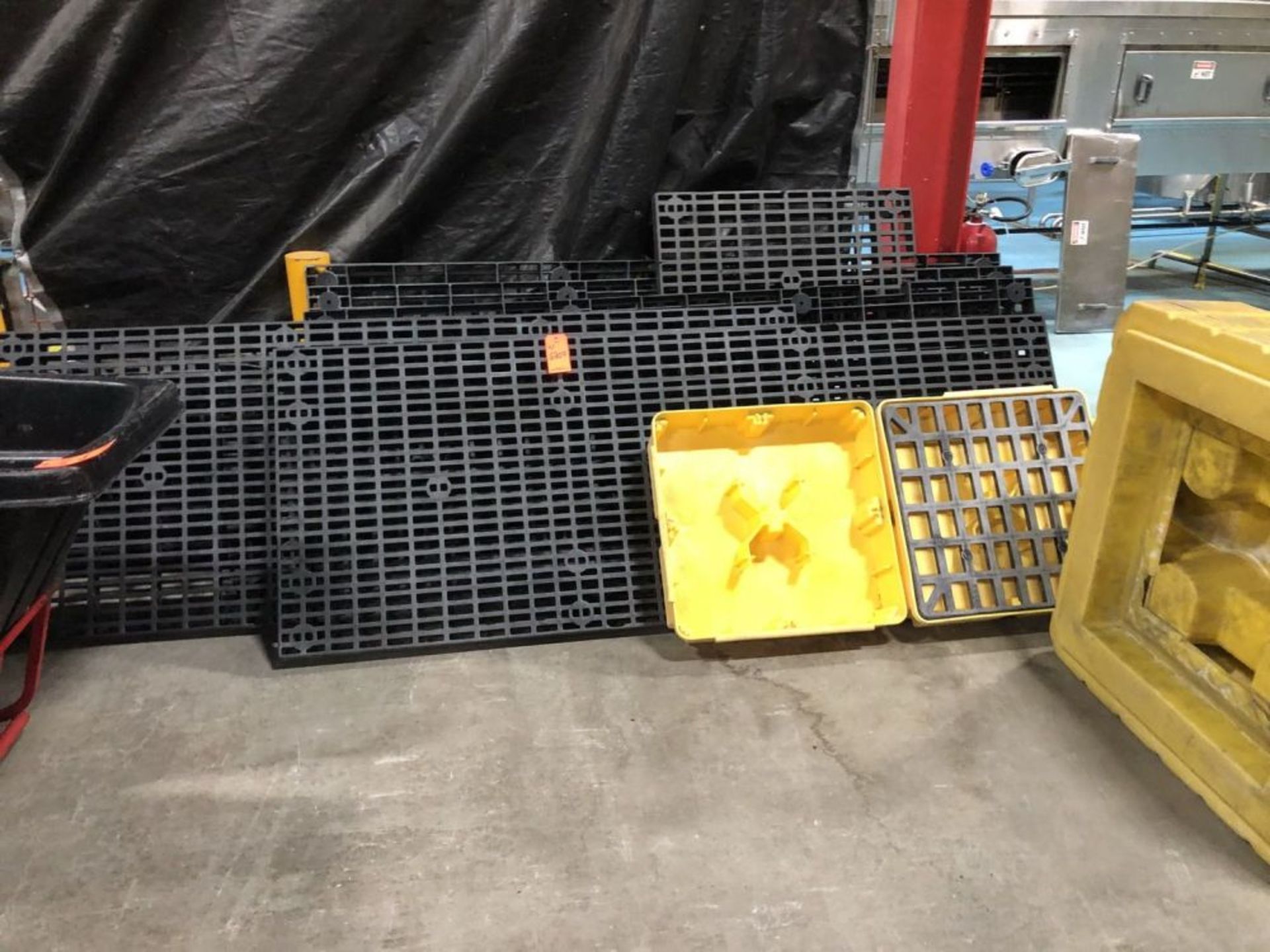 Lot - Floor Matts and Containment Skids Location in Plant: Line 2 Depalletizer Area - Image 3 of 5