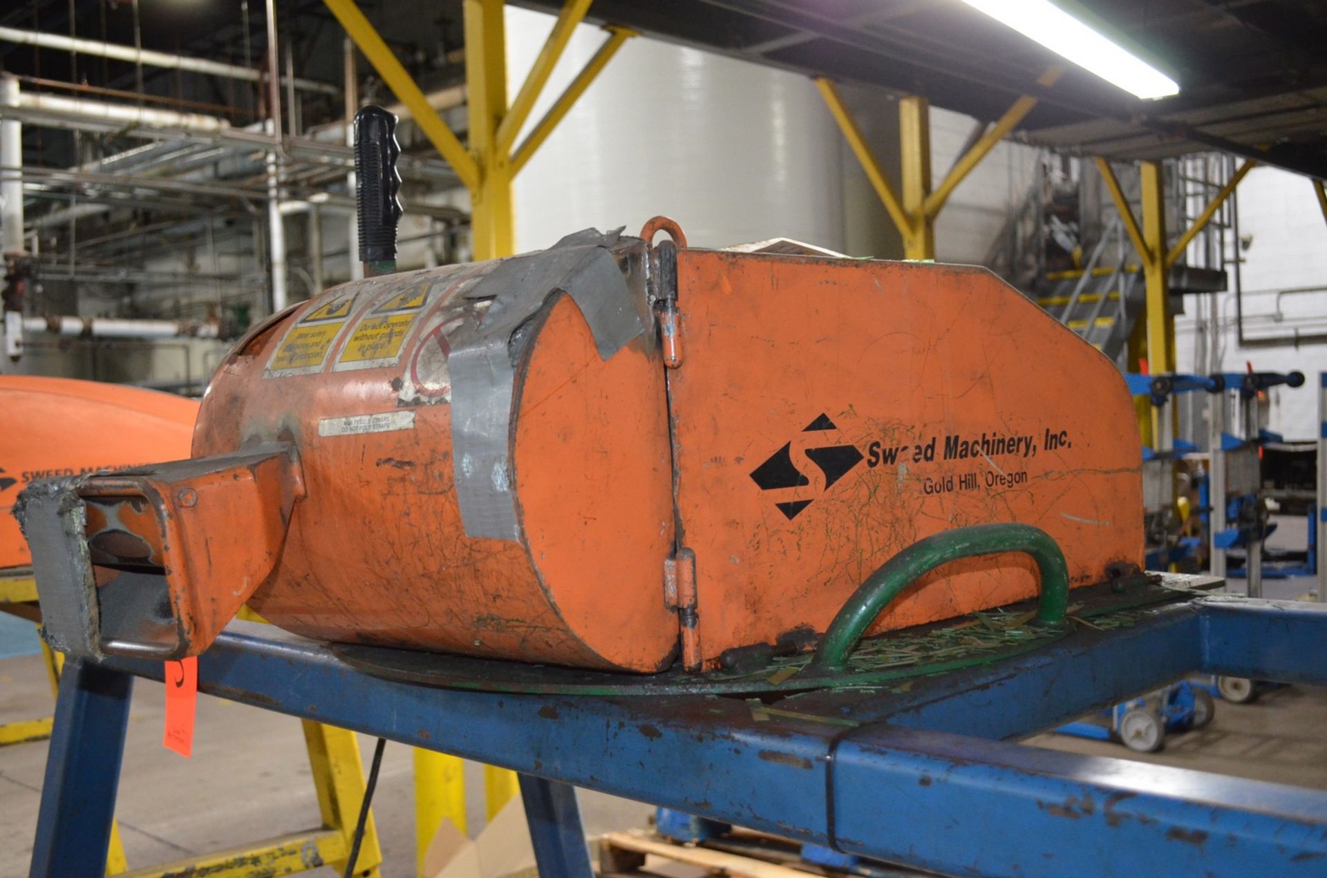 Sweed Banding Strap Chopper on Portable Stand; Location In Plant: Line 1 Depalletizer Area - Image 3 of 3