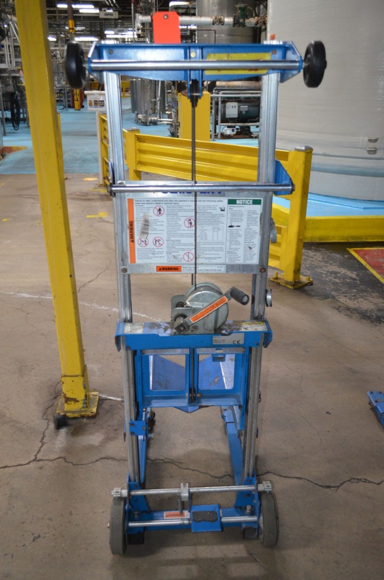 Genie GL4 500 lb Capacity Material Lift; Location in Plant: Line 1 Depalletizer Area - Image 2 of 4