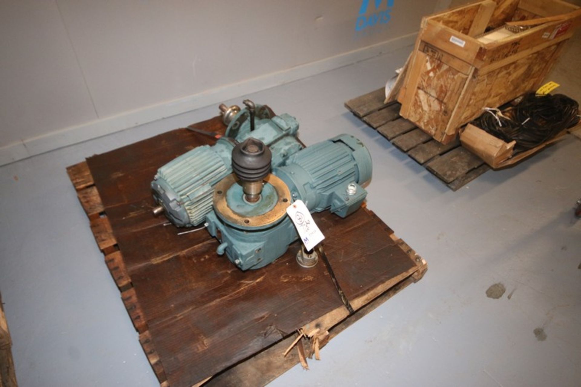 Reliance 2/1 hp Motor, Size: 180CG21F, Output RPM 48/24 (INV#77958)(Located @ the MDG Showroom - - Image 2 of 4