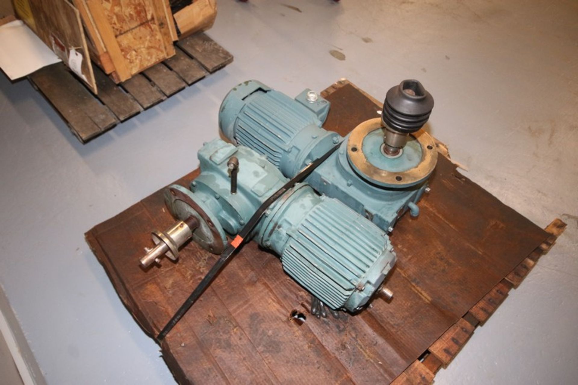 Reliance 2/1 hp Motor, Size: 180CG21F, Output RPM 48/24 (INV#77958)(Located @ the MDG Showroom - - Image 4 of 4