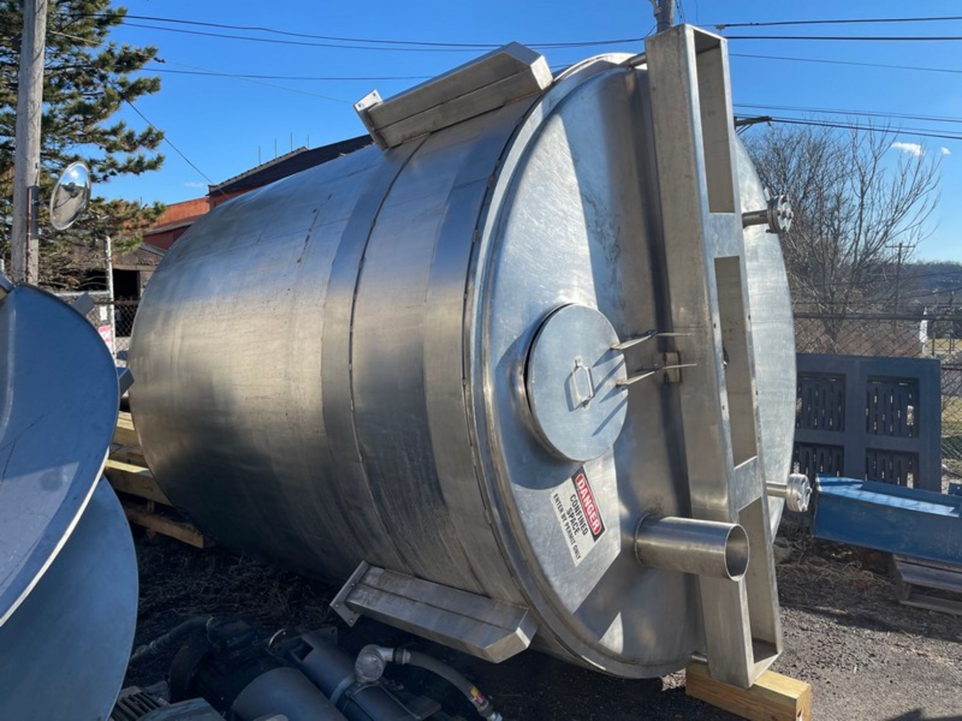 Aprox. 2,000 Gal Vertical Jacketed S/S Tank, with Sloped Flat Bottom, Top Mounted Hinged Manway,