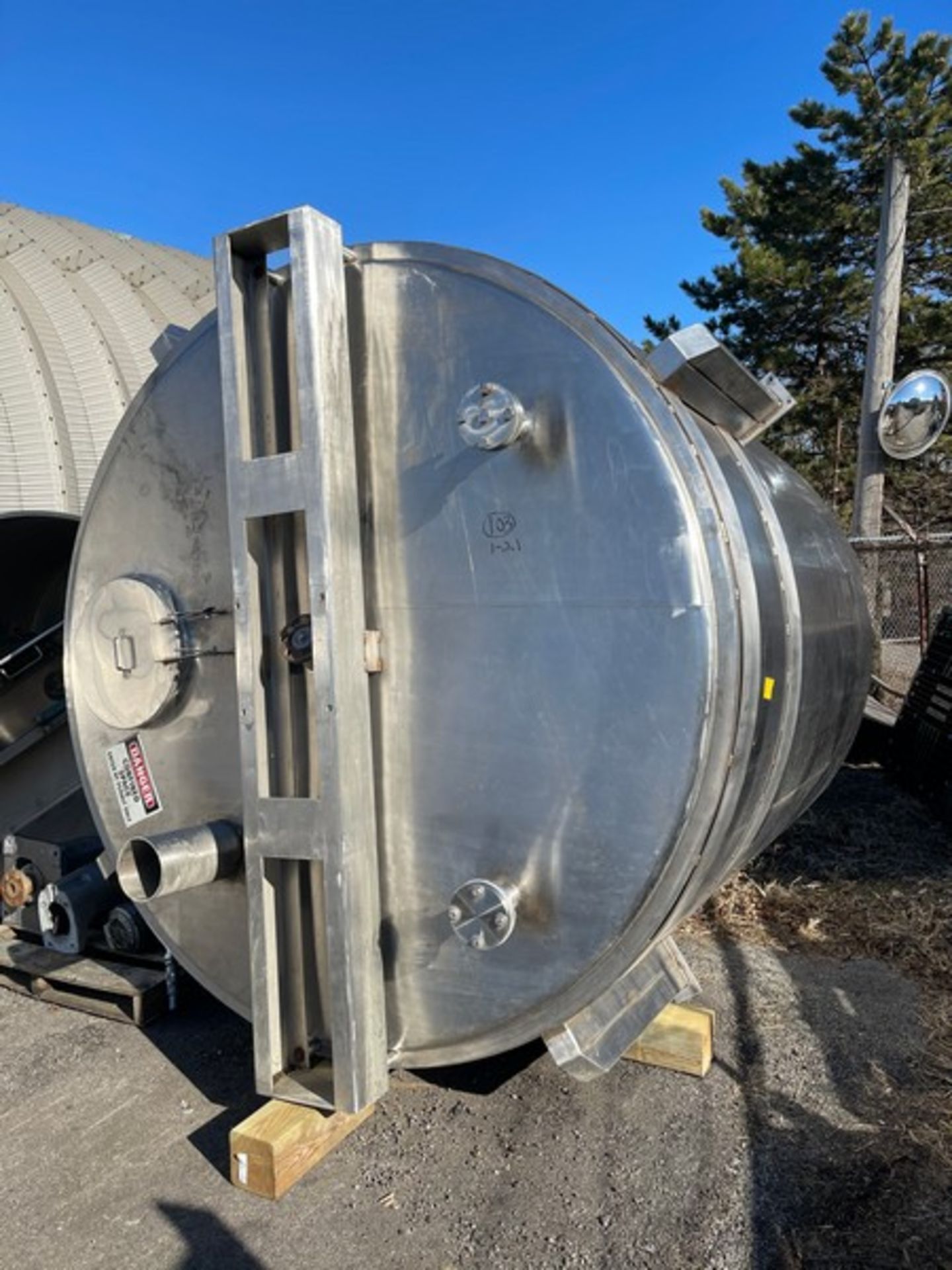 Aprox. 2,000 Gal Vertical Jacketed S/S Tank, with Sloped Flat Bottom, Top Mounted Hinged Manway, - Image 3 of 18