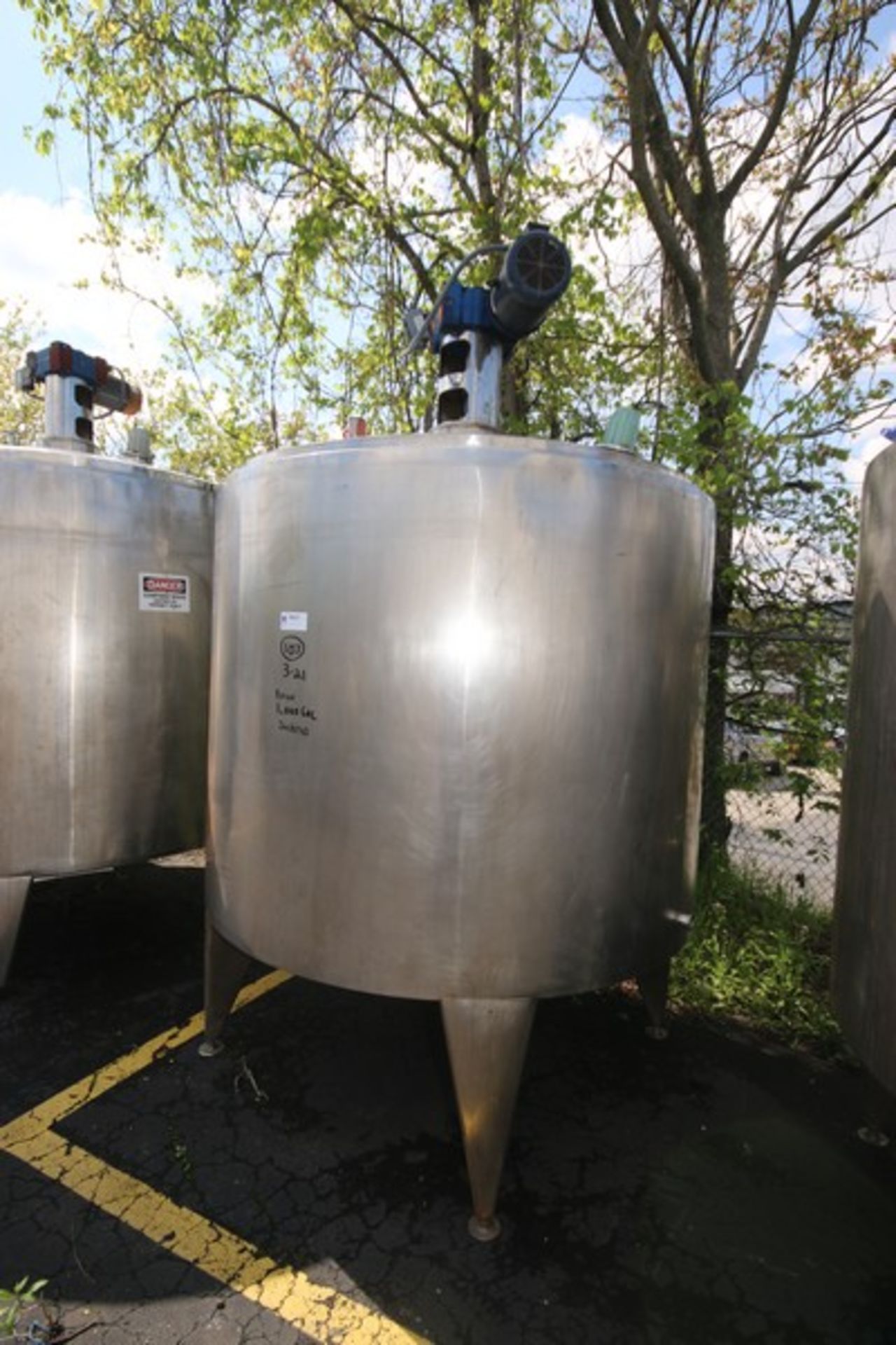 Aprox. 1,000 Gal. Dome Top Cone Bottom Jacketed S/S Mix Tank, with Dimple Interior, Top Mounted - Image 2 of 8