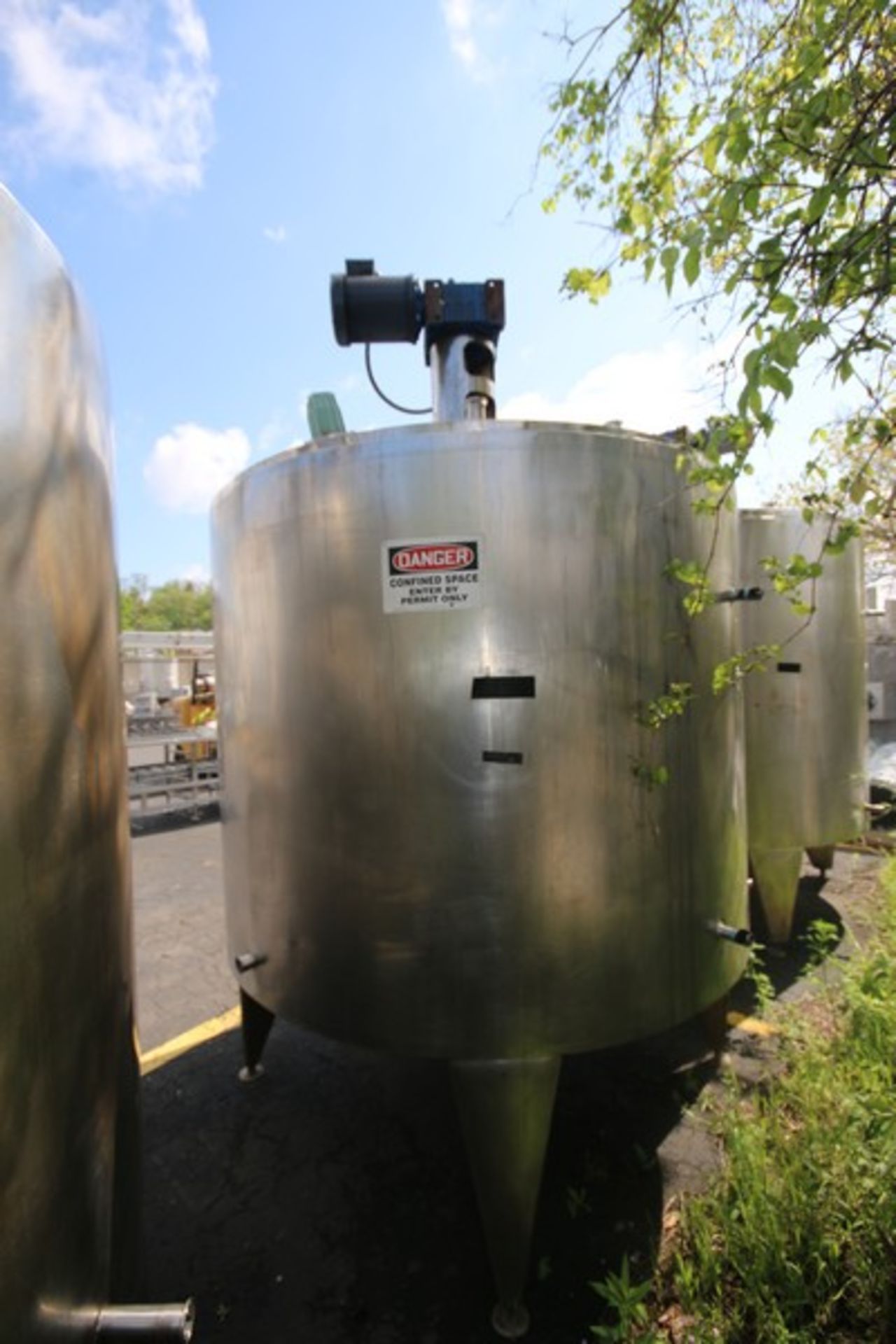 Aprox. 1,000 Gal. Dome Top Cone Bottom Jacketed S/S Mix Tank, with Dimple Interior, Top Mounted - Image 3 of 8